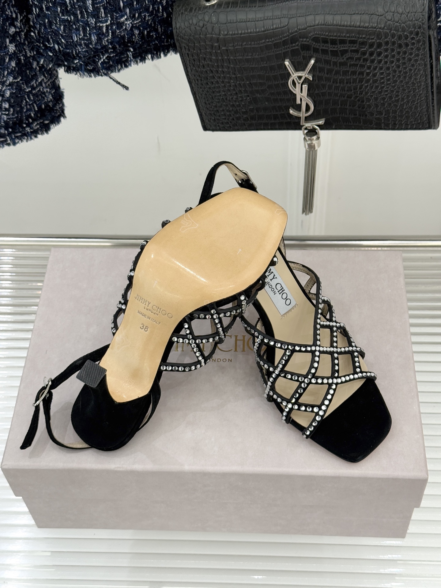 Jimmy Choo/吉米周26WF新品方头水钻细高跟凉鞋这双凉鞋以璀璨锋芒定义焦点美学。意大利精制光滑