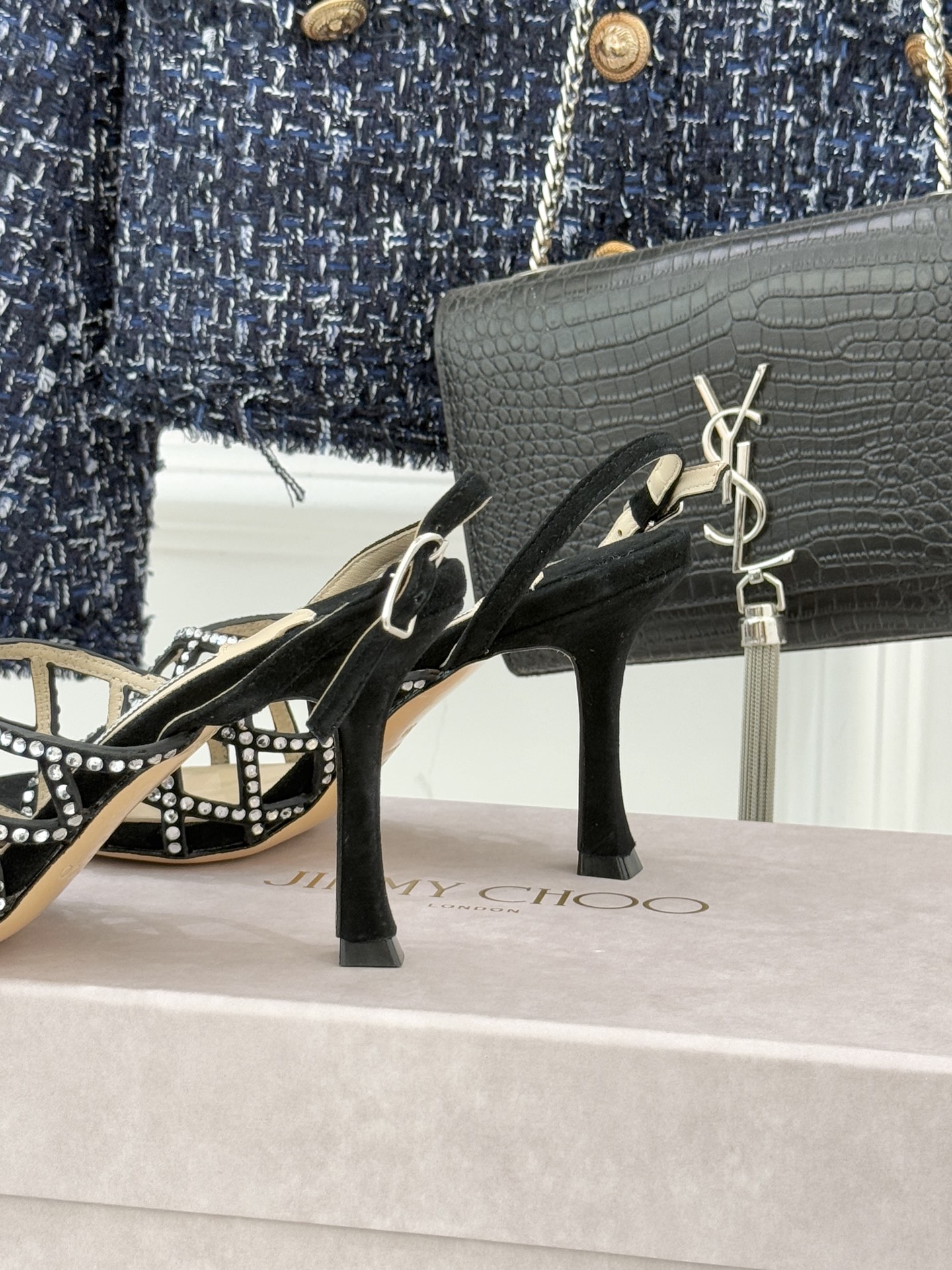 Jimmy Choo/吉米周26WF新品方头水钻细高跟凉鞋这双凉鞋以璀璨锋芒定义焦点美学。意大利精制光滑