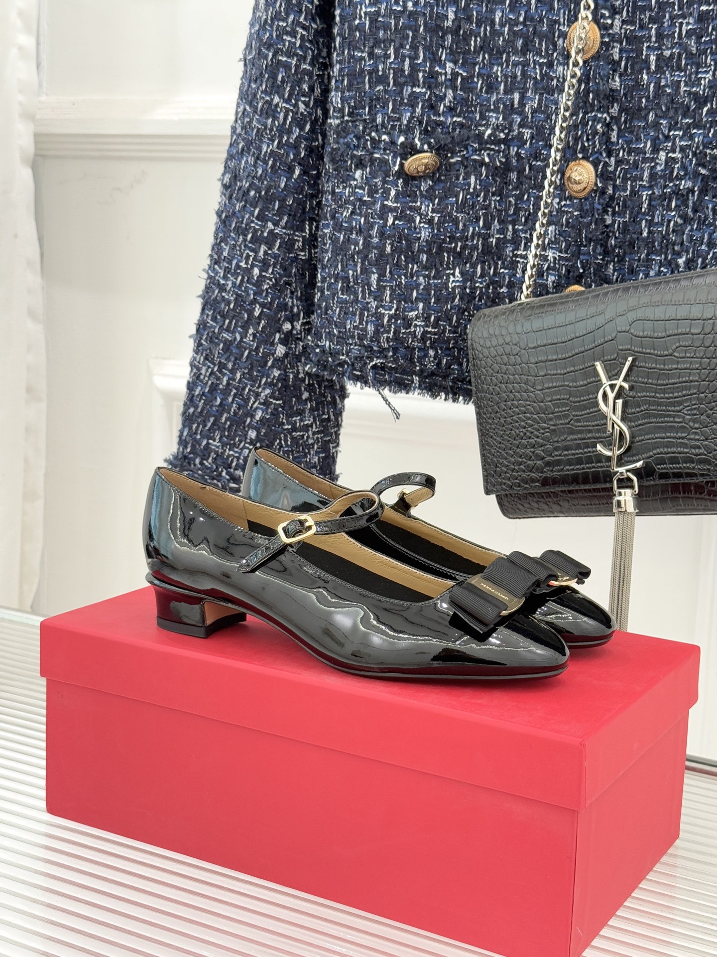 Ferragamo/菲拉格慕蝴蝶结漆皮粗跟玛丽珍鞋意大利百年匠艺重塑复古经典这双玛丽珍鞋解锁优雅多面性。