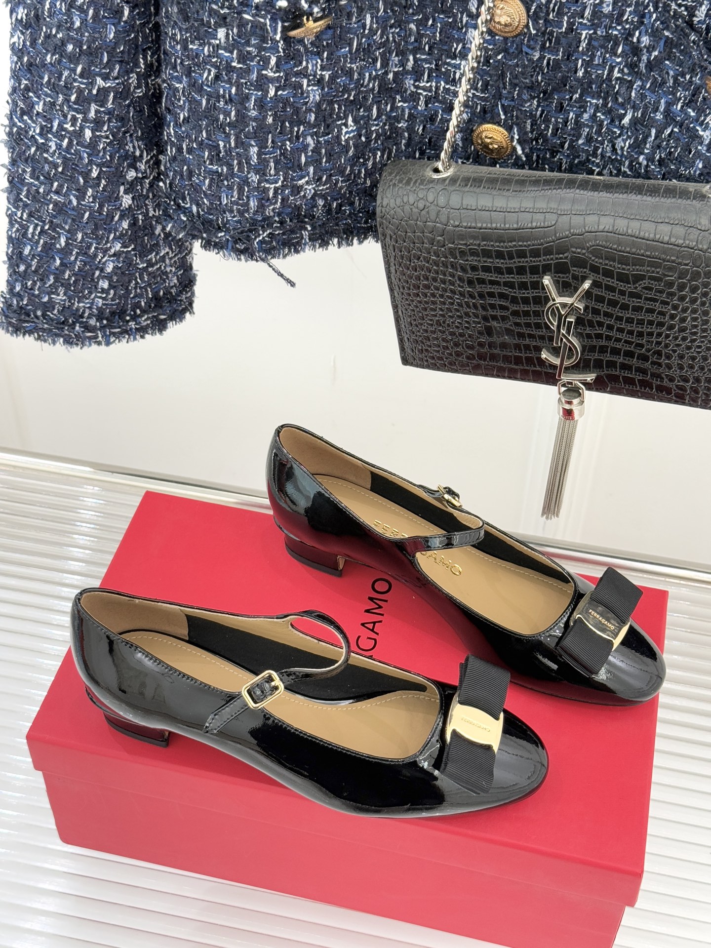 Ferragamo/菲拉格慕蝴蝶结漆皮粗跟玛丽珍鞋意大利百年匠艺重塑复古经典这双玛丽珍鞋解锁优雅多面性。