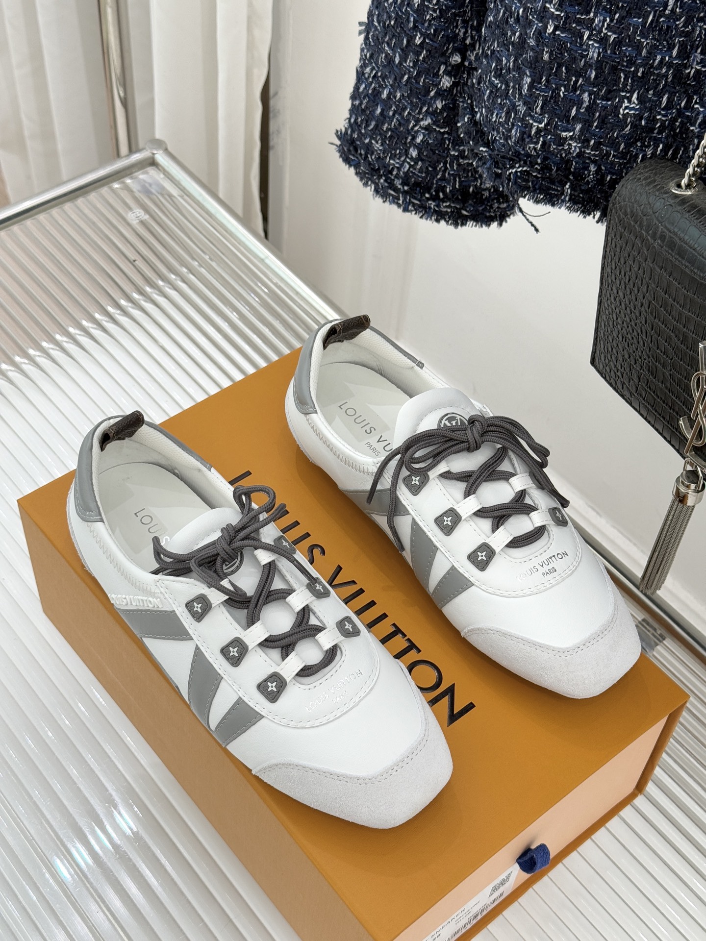 LV驴牌经典复古芭蕾舞运动鞋今年风很大的驴家芭蕾运动鞋，谁还没入手我真的会难过！作为时尚界的顶流真是拿捏