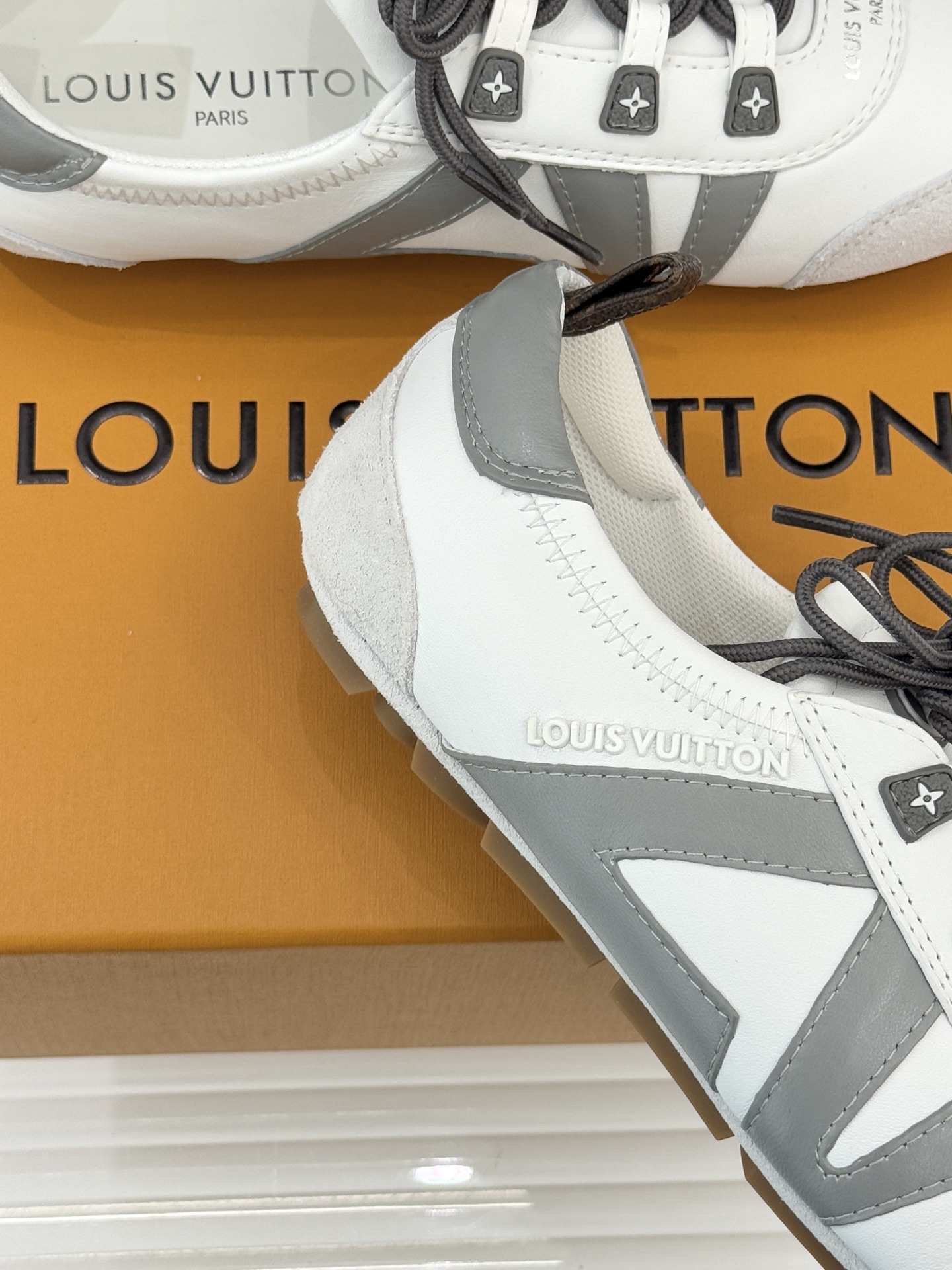 LV驴牌经典复古芭蕾舞运动鞋今年风很大的驴家芭蕾运动鞋，谁还没入手我真的会难过！作为时尚界的顶流真是拿捏