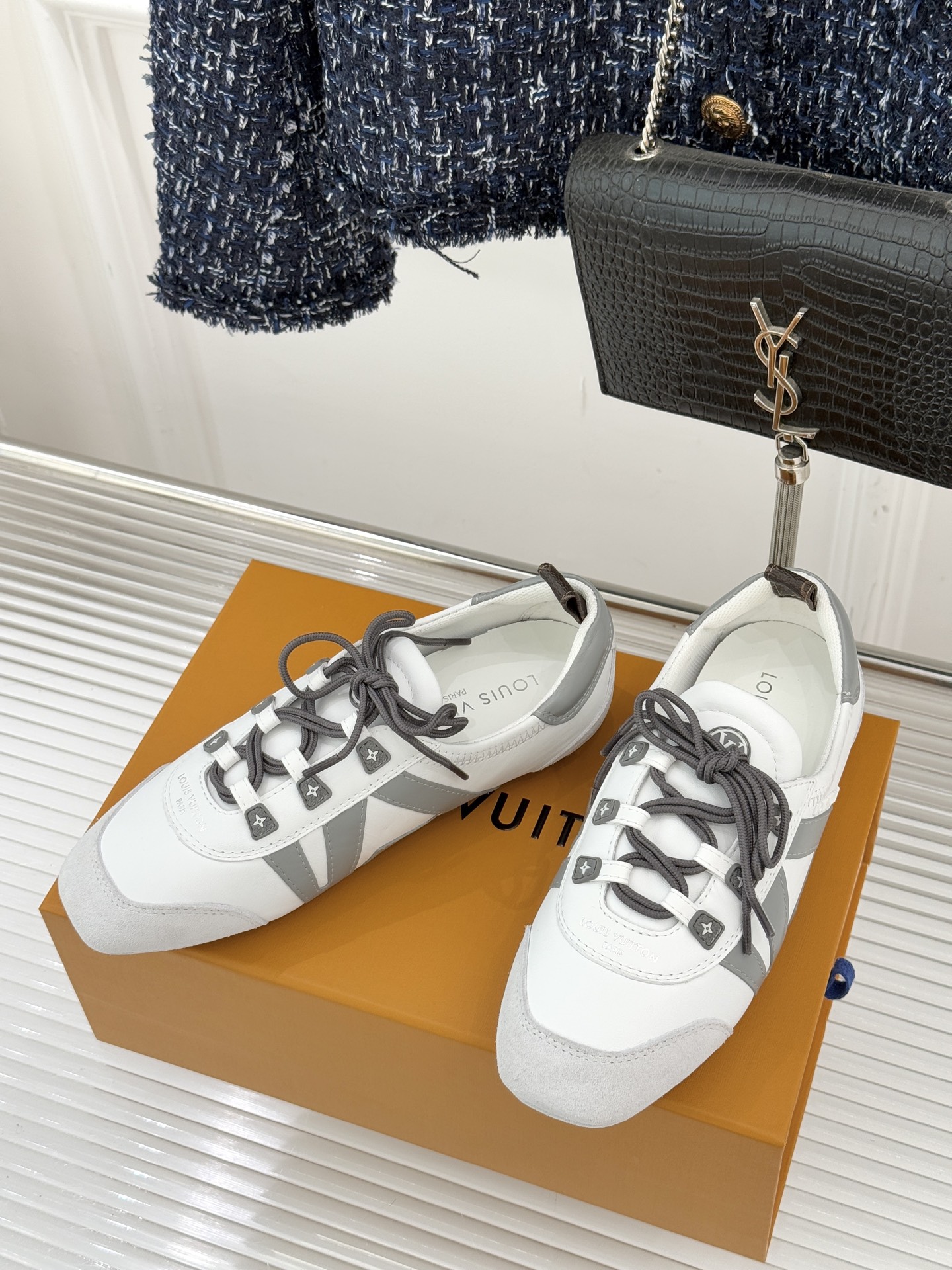 LV驴牌经典复古芭蕾舞运动鞋今年风很大的驴家芭蕾运动鞋，谁还没入手我真的会难过！作为时尚界的顶流真是拿捏