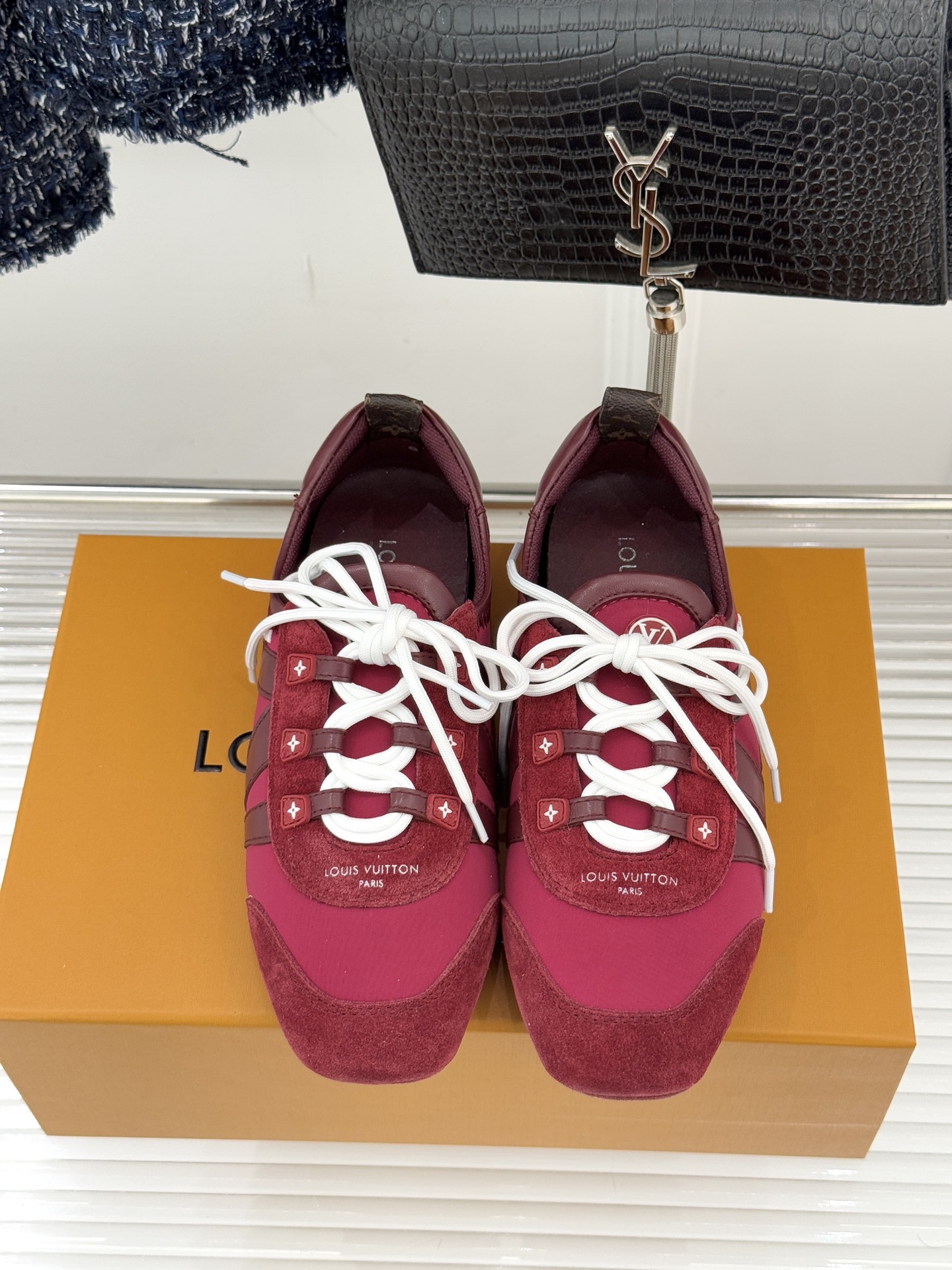 LV驴牌经典复古芭蕾舞运动鞋今年风很大的驴家芭蕾运动鞋，谁还没入手我真的会难过！作为时尚界的顶流真是拿捏