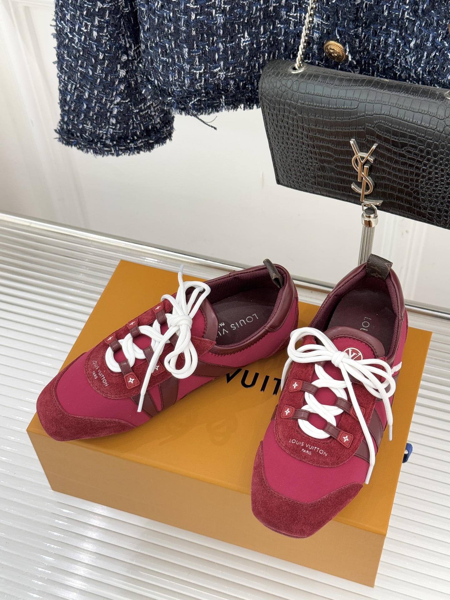 LV驴牌经典复古芭蕾舞运动鞋今年风很大的驴家芭蕾运动鞋，谁还没入手我真的会难过！作为时尚界的顶流真是拿捏