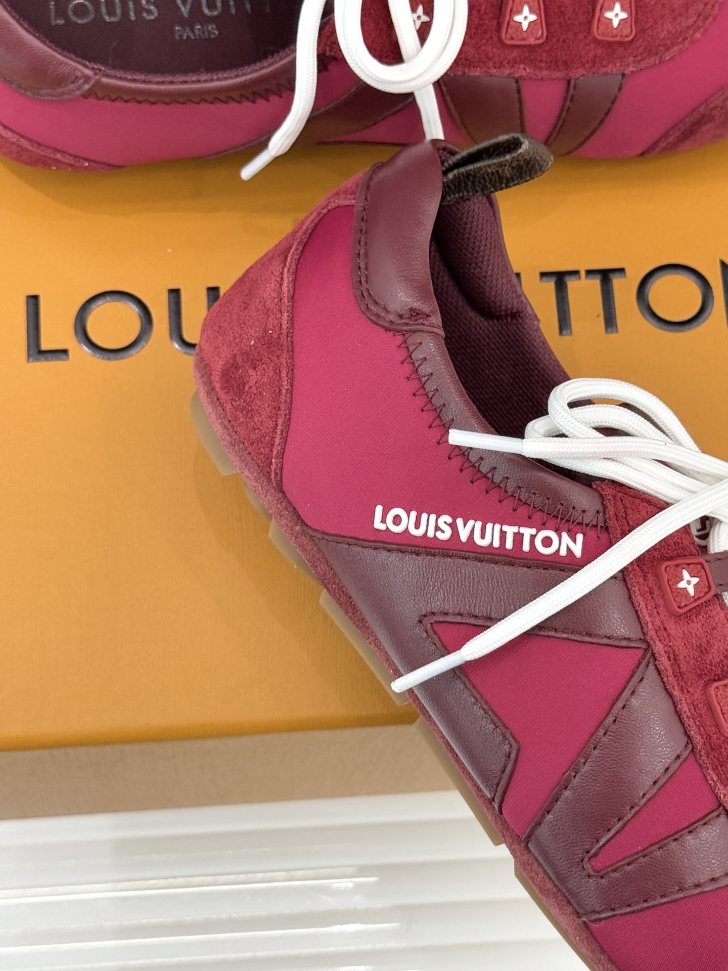 LV驴牌经典复古芭蕾舞运动鞋今年风很大的驴家芭蕾运动鞋，谁还没入手我真的会难过！作为时尚界的顶流真是拿捏