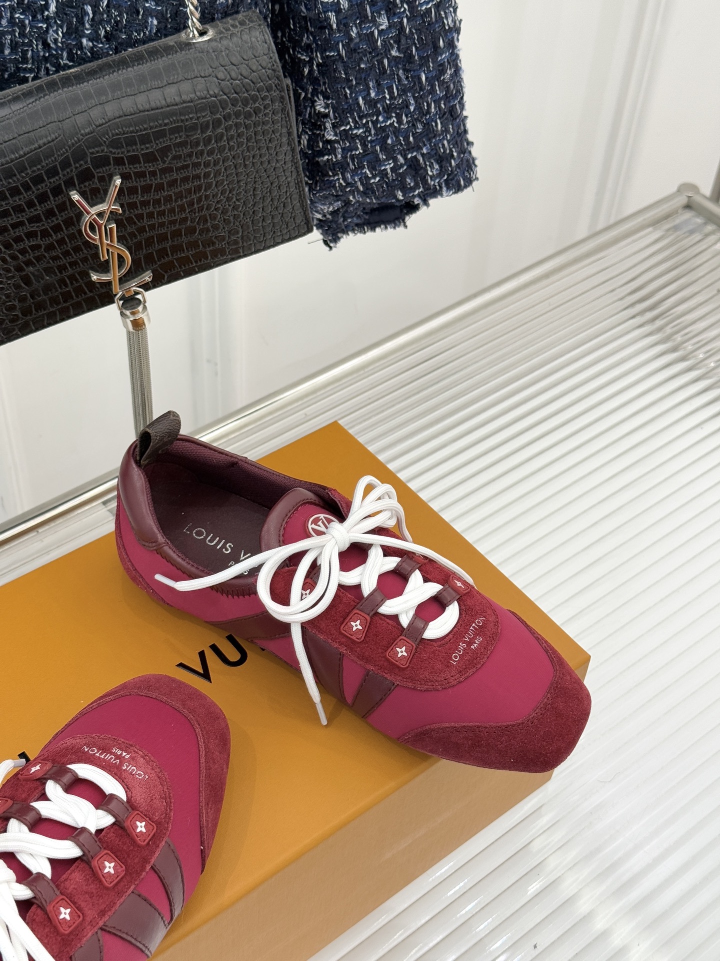 LV驴牌经典复古芭蕾舞运动鞋今年风很大的驴家芭蕾运动鞋，谁还没入手我真的会难过！作为时尚界的顶流真是拿捏