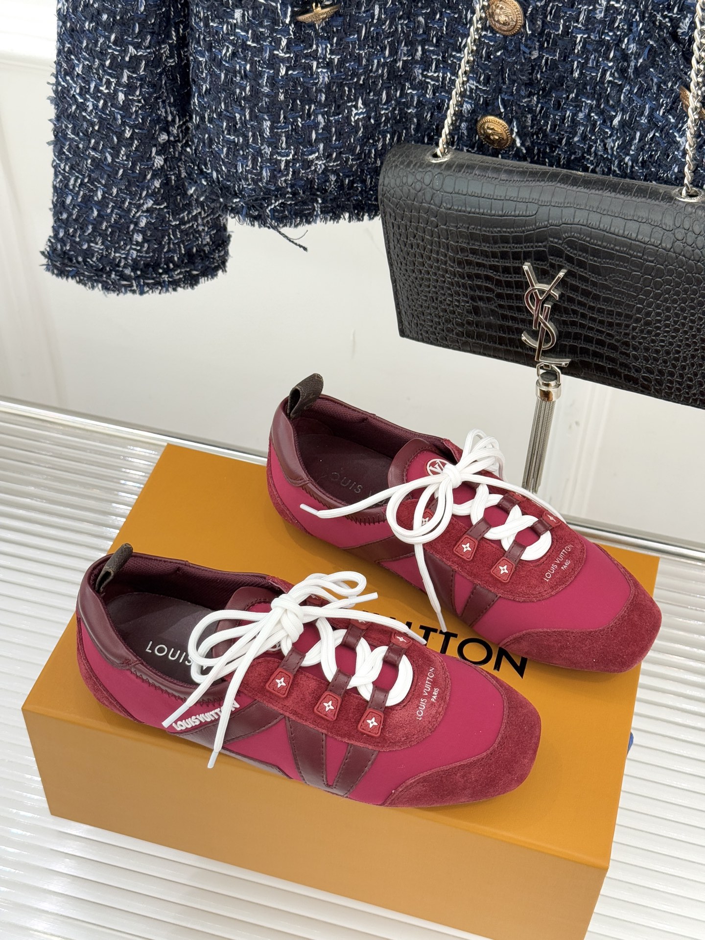 LV驴牌经典复古芭蕾舞运动鞋今年风很大的驴家芭蕾运动鞋，谁还没入手我真的会难过！作为时尚界的顶流真是拿捏