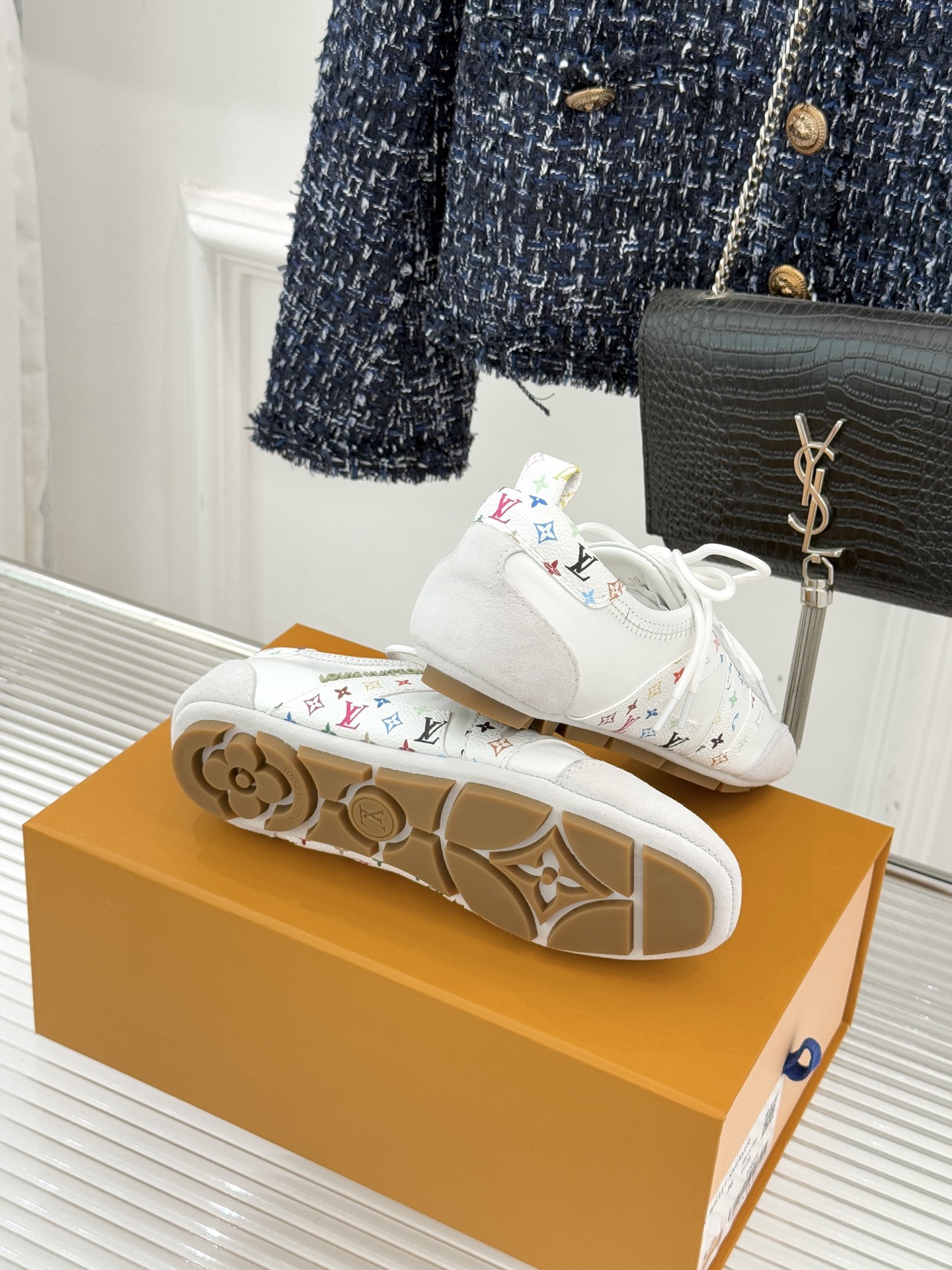 LV驴牌经典复古芭蕾舞运动鞋今年风很大的驴家芭蕾运动鞋，谁还没入手我真的会难过！作为时尚界的顶流真是拿捏