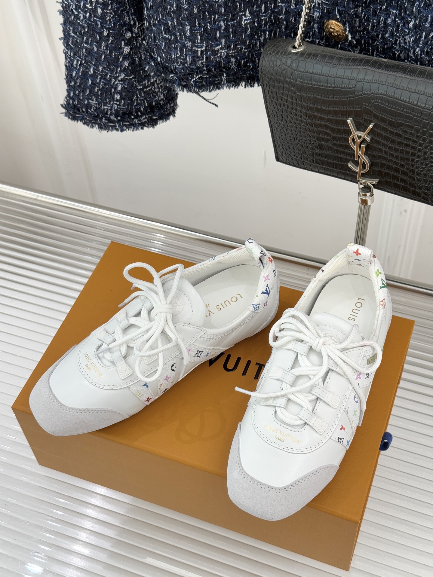 LV驴牌经典复古芭蕾舞运动鞋今年风很大的驴家芭蕾运动鞋，谁还没入手我真的会难过！作为时尚界的顶流真是拿捏