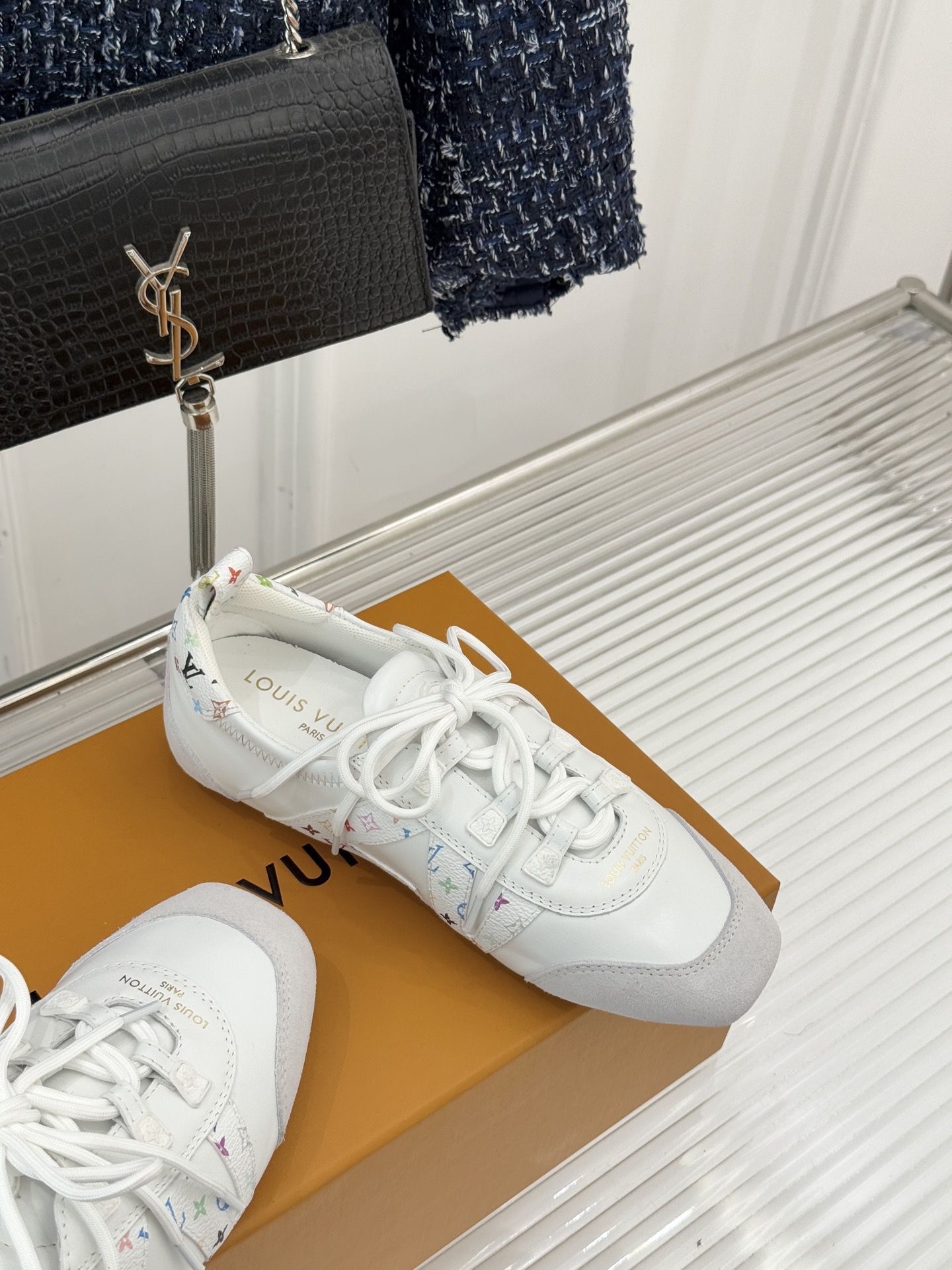 LV驴牌经典复古芭蕾舞运动鞋今年风很大的驴家芭蕾运动鞋，谁还没入手我真的会难过！作为时尚界的顶流真是拿捏