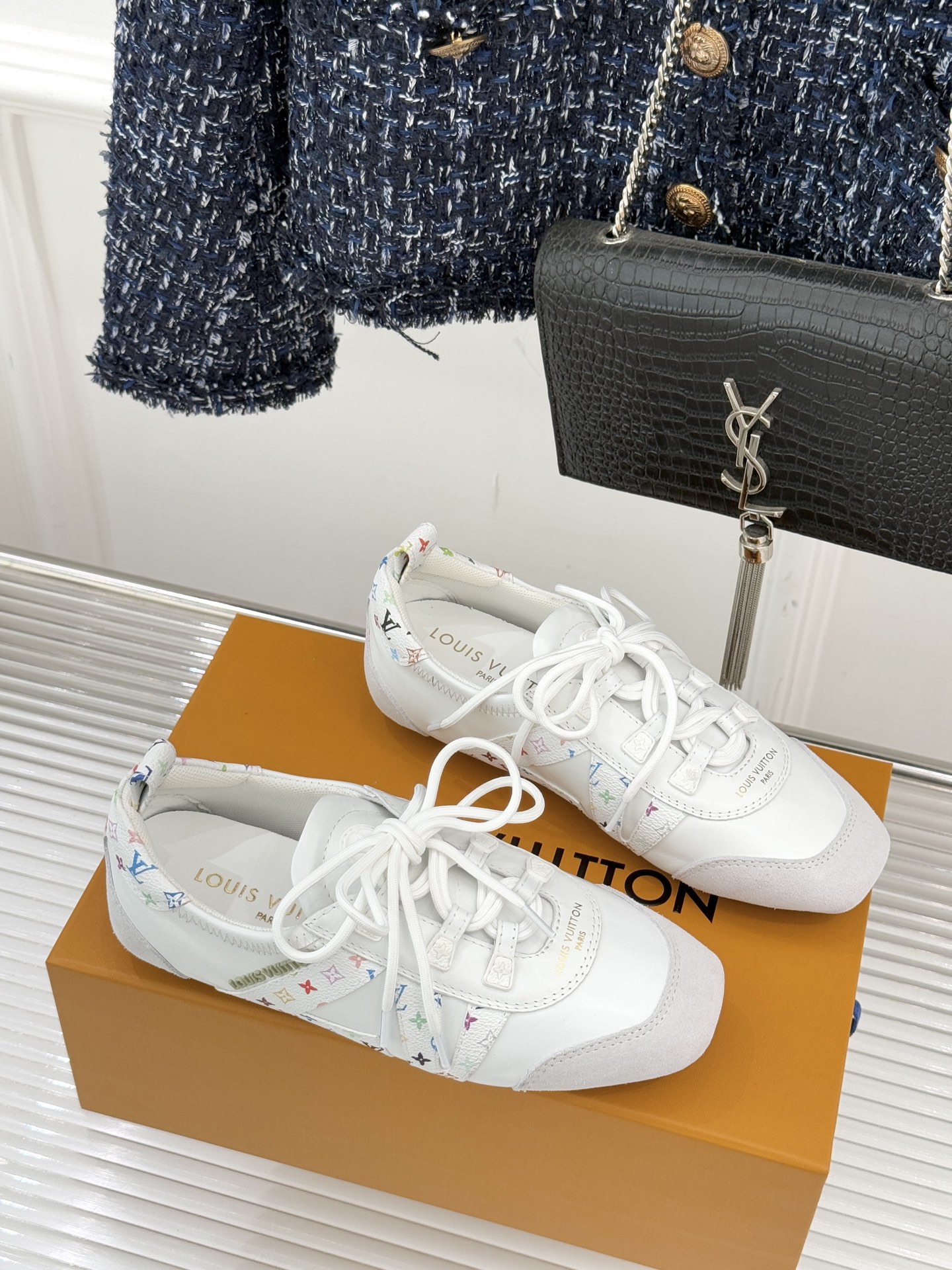 LV驴牌经典复古芭蕾舞运动鞋今年风很大的驴家芭蕾运动鞋，谁还没入手我真的会难过！作为时尚界的顶流真是拿捏