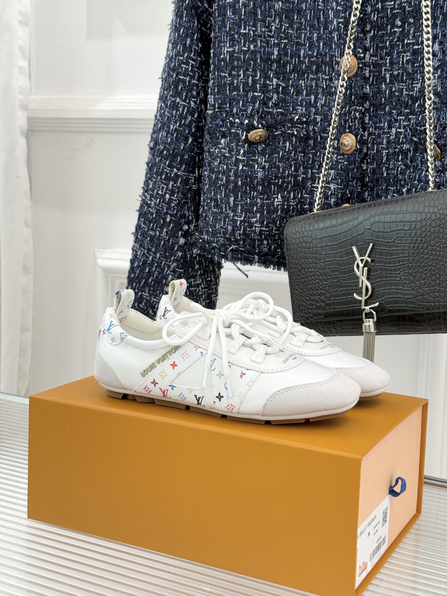 LV驴牌经典复古芭蕾舞运动鞋今年风很大的驴家芭蕾运动鞋，谁还没入手我真的会难过！作为时尚界的顶流真是拿捏