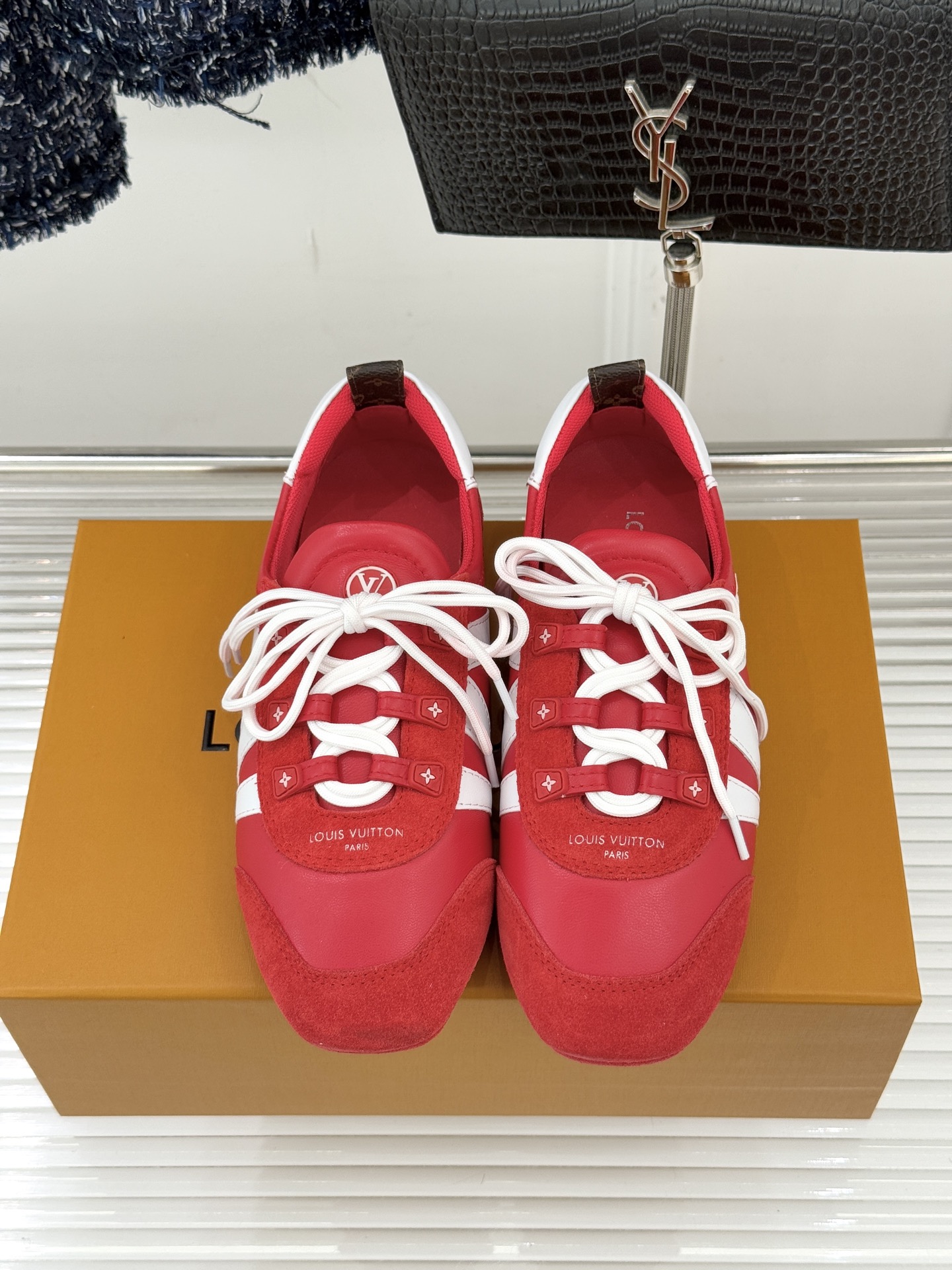 LV驴牌经典复古芭蕾舞运动鞋今年风很大的驴家芭蕾运动鞋，谁还没入手我真的会难过！作为时尚界的顶流真是拿捏