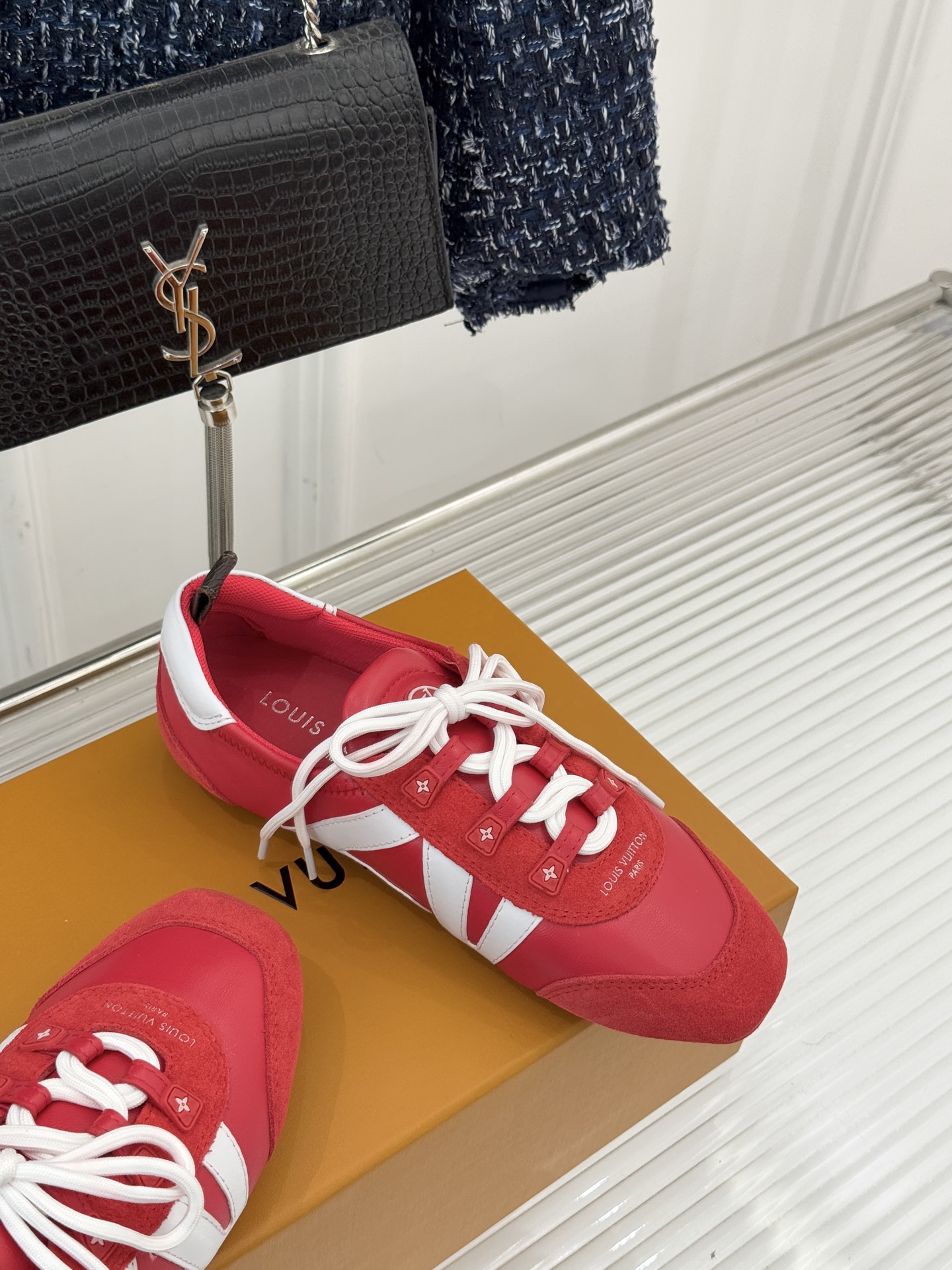 LV驴牌经典复古芭蕾舞运动鞋今年风很大的驴家芭蕾运动鞋，谁还没入手我真的会难过！作为时尚界的顶流真是拿捏