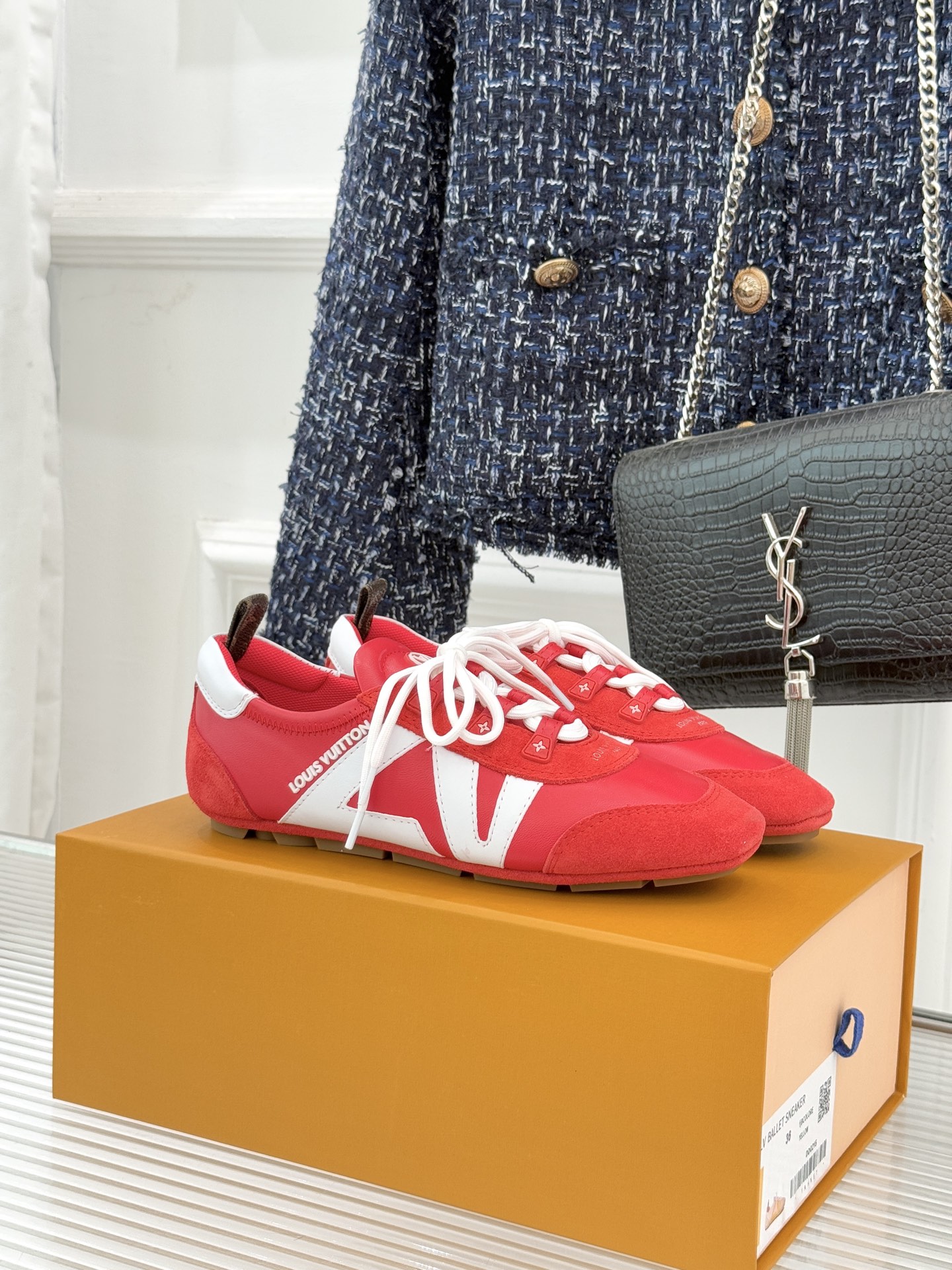 LV驴牌经典复古芭蕾舞运动鞋今年风很大的驴家芭蕾运动鞋，谁还没入手我真的会难过！作为时尚界的顶流真是拿捏