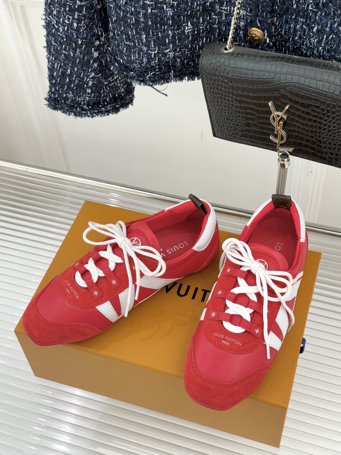 LV驴牌经典复古芭蕾舞运动鞋今年风很大的驴家芭蕾运动鞋，谁还没入手我真的会难过！作为时尚界的顶流真是拿捏