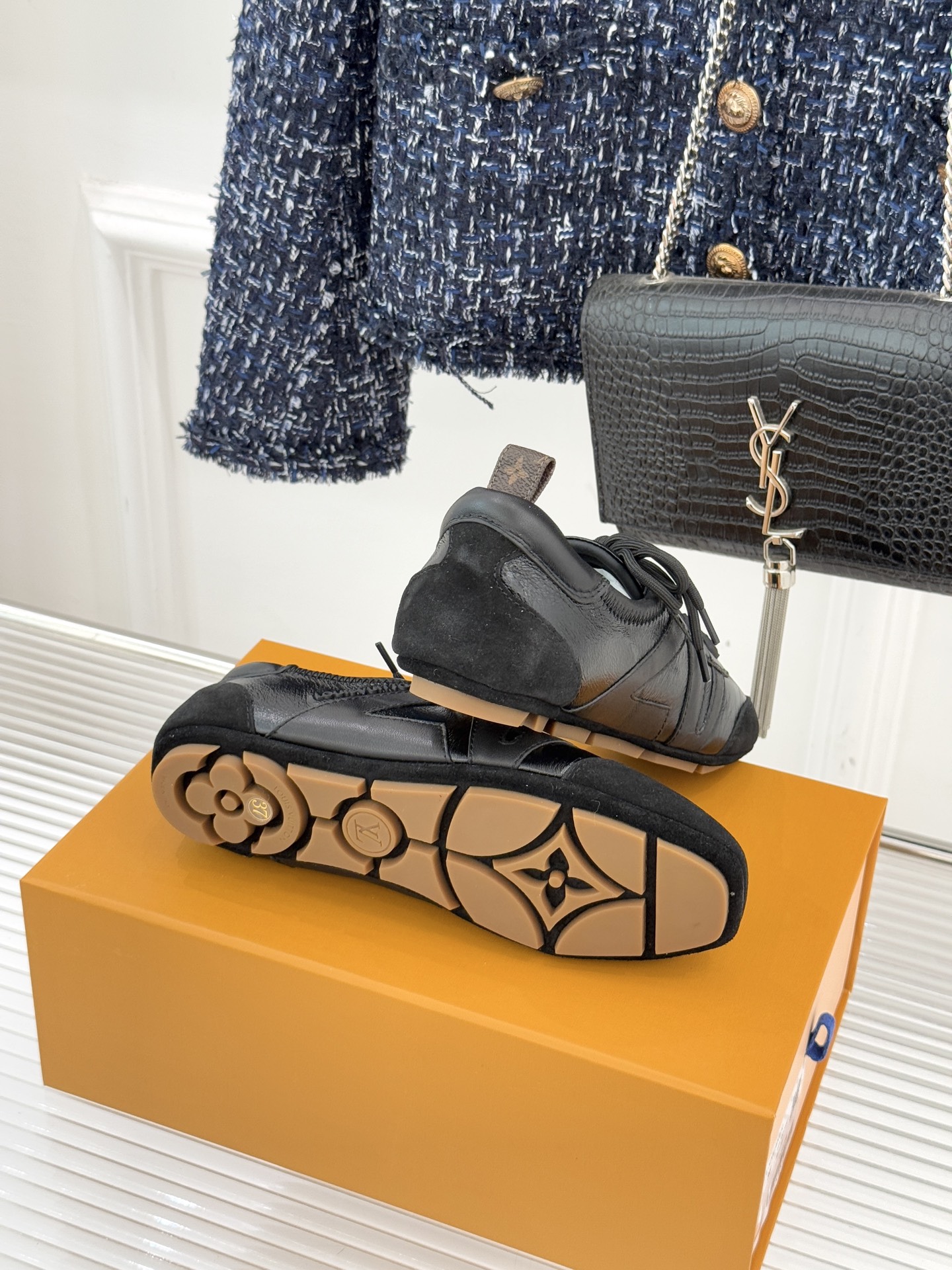 LV驴牌经典复古芭蕾舞运动鞋今年风很大的驴家芭蕾运动鞋，谁还没入手我真的会难过！作为时尚界的顶流真是拿捏