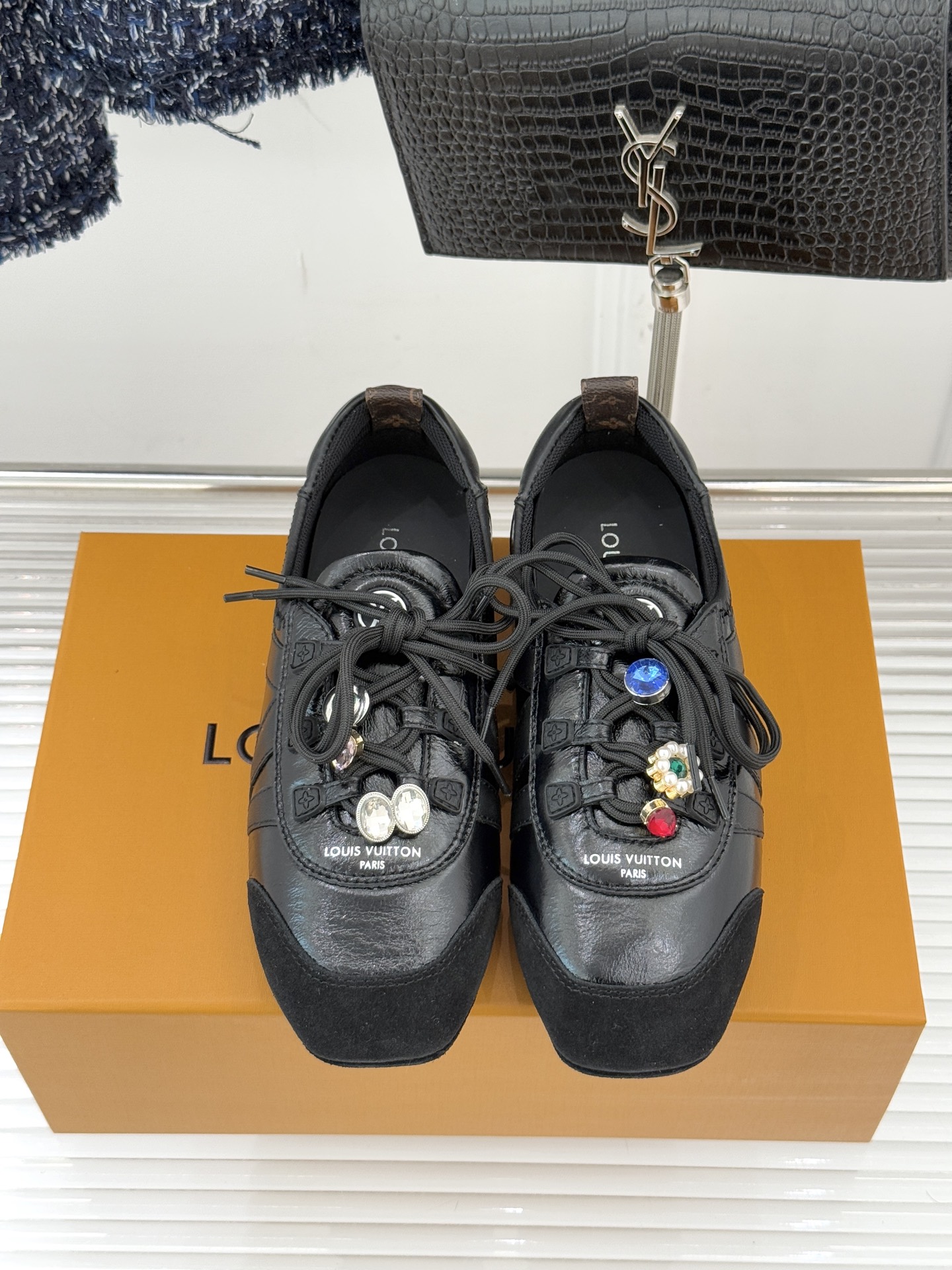 LV驴牌经典复古芭蕾舞运动鞋今年风很大的驴家芭蕾运动鞋，谁还没入手我真的会难过！作为时尚界的顶流真是拿捏