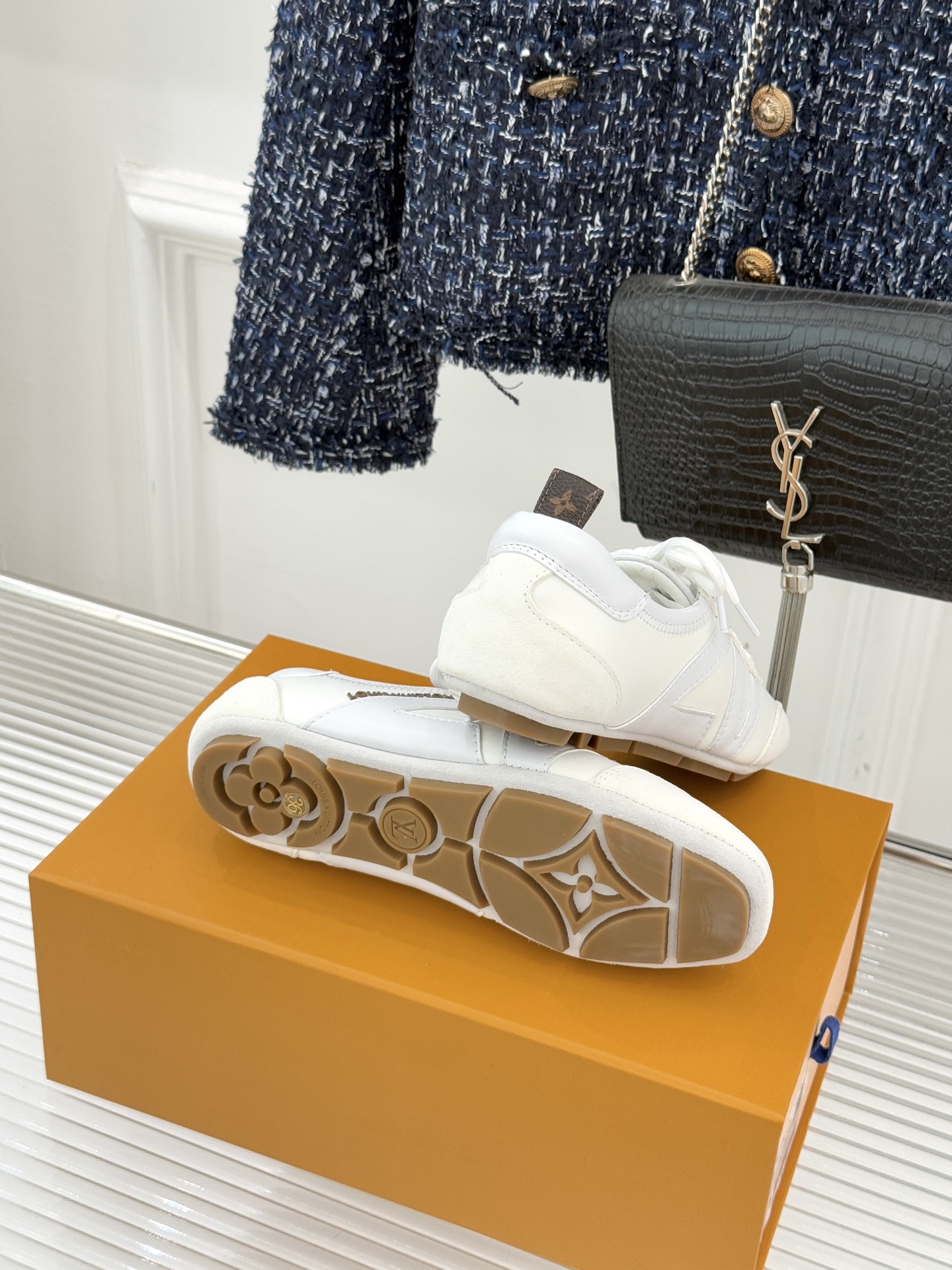 LV驴牌经典复古芭蕾舞运动鞋今年风很大的驴家芭蕾运动鞋，谁还没入手我真的会难过！作为时尚界的顶流真是拿捏