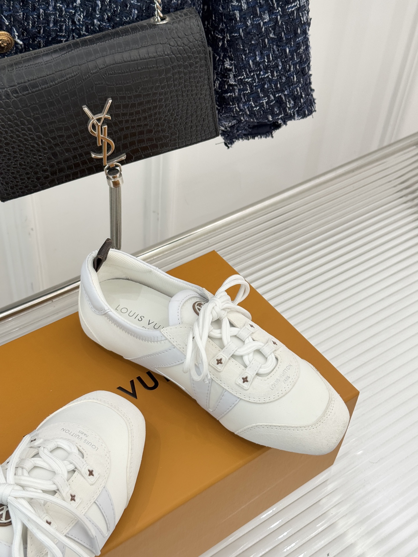 LV驴牌经典复古芭蕾舞运动鞋今年风很大的驴家芭蕾运动鞋，谁还没入手我真的会难过！作为时尚界的顶流真是拿捏