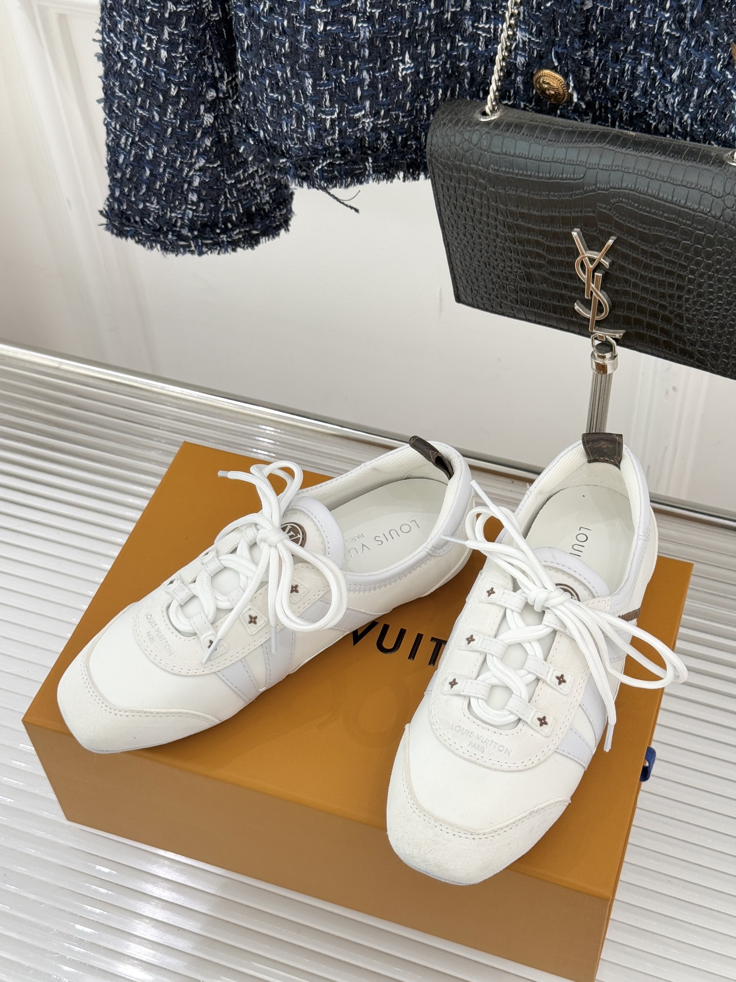 LV驴牌经典复古芭蕾舞运动鞋今年风很大的驴家芭蕾运动鞋，谁还没入手我真的会难过！作为时尚界的顶流真是拿捏