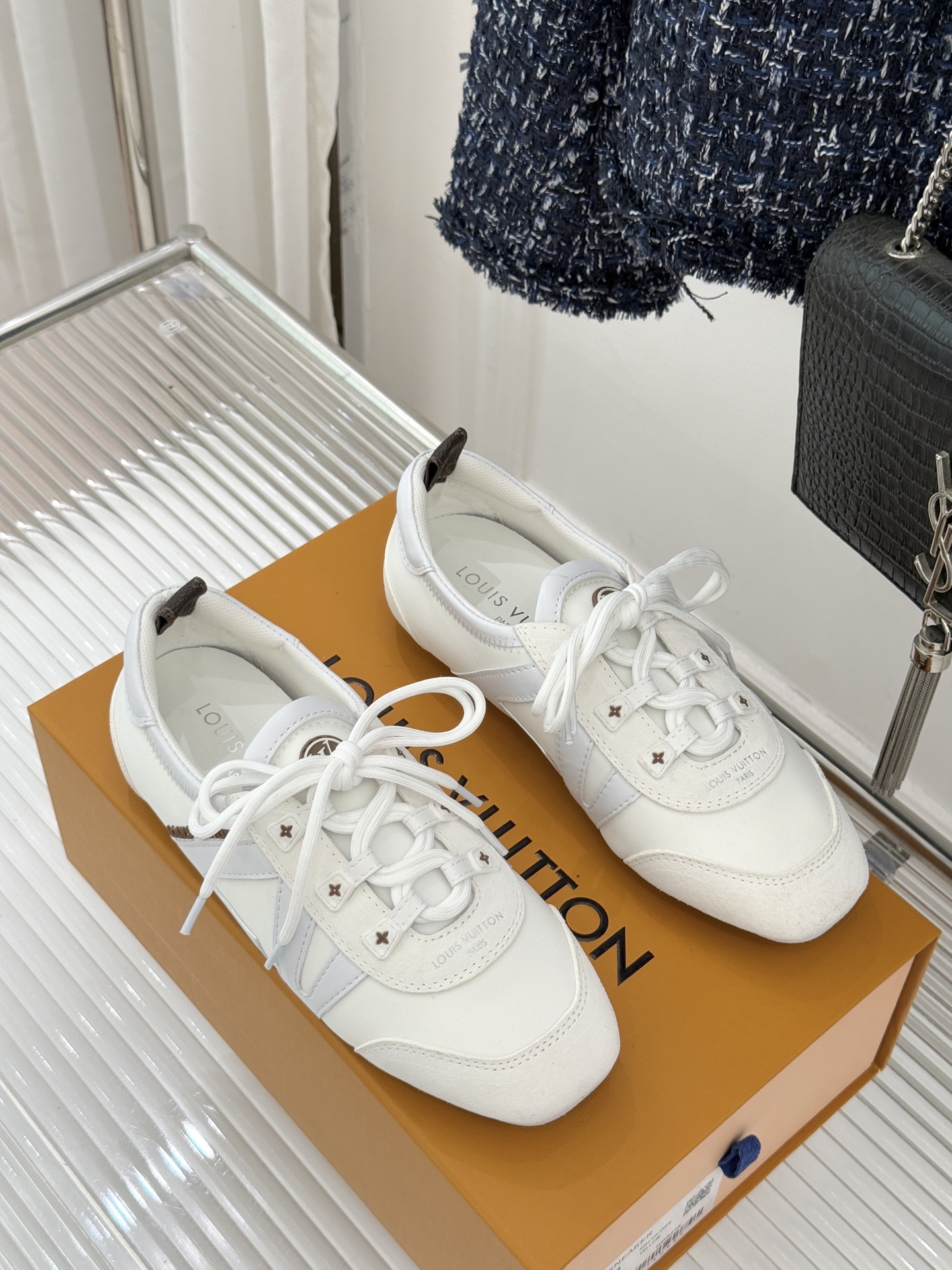 LV驴牌经典复古芭蕾舞运动鞋今年风很大的驴家芭蕾运动鞋，谁还没入手我真的会难过！作为时尚界的顶流真是拿捏