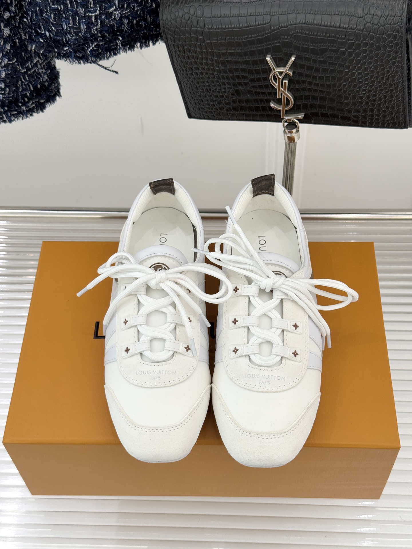 LV驴牌经典复古芭蕾舞运动鞋今年风很大的驴家芭蕾运动鞋，谁还没入手我真的会难过！作为时尚界的顶流真是拿捏