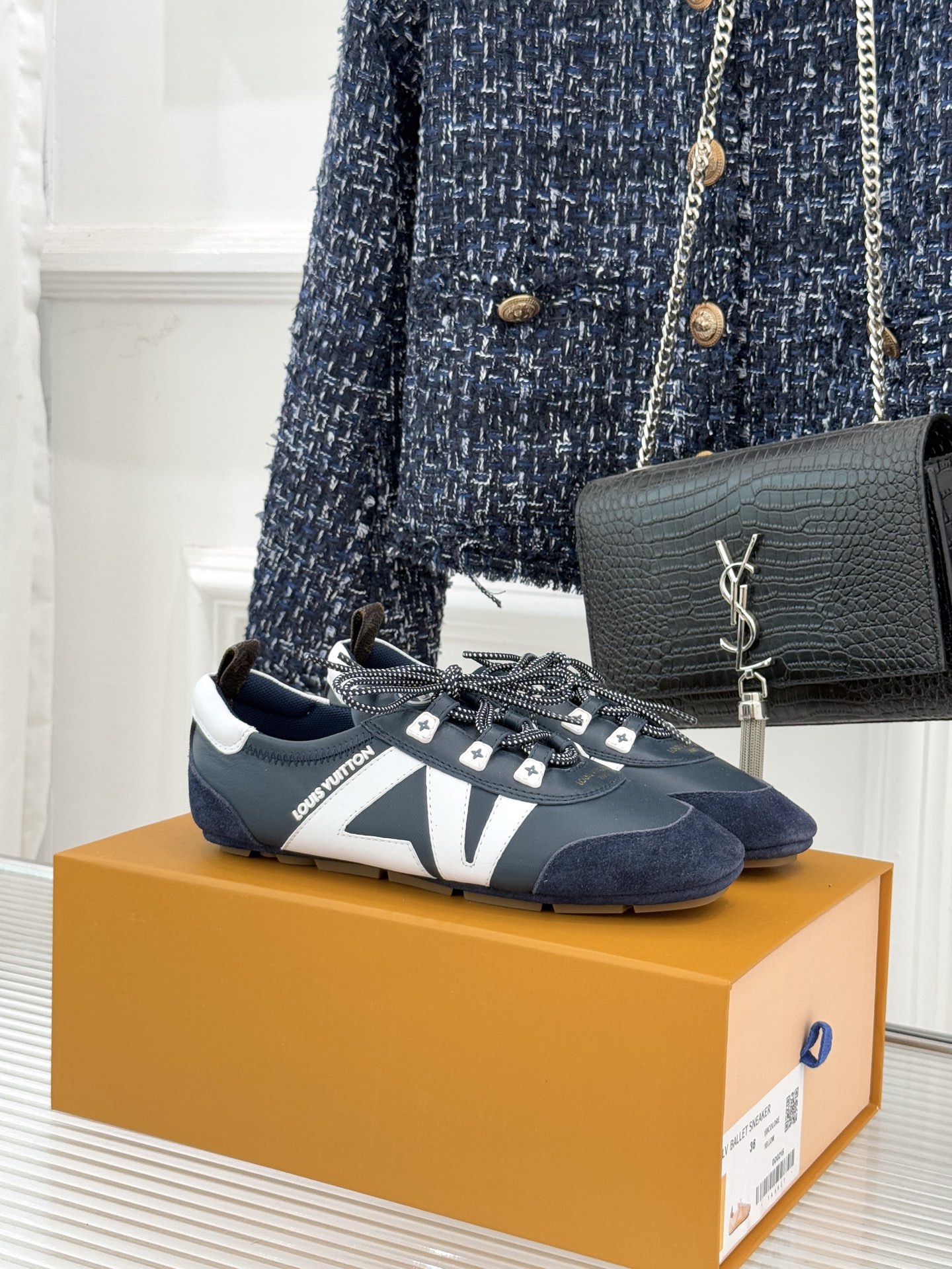 LV驴牌经典复古芭蕾舞运动鞋今年风很大的驴家芭蕾运动鞋，谁还没入手我真的会难过！作为时尚界的顶流真是拿捏