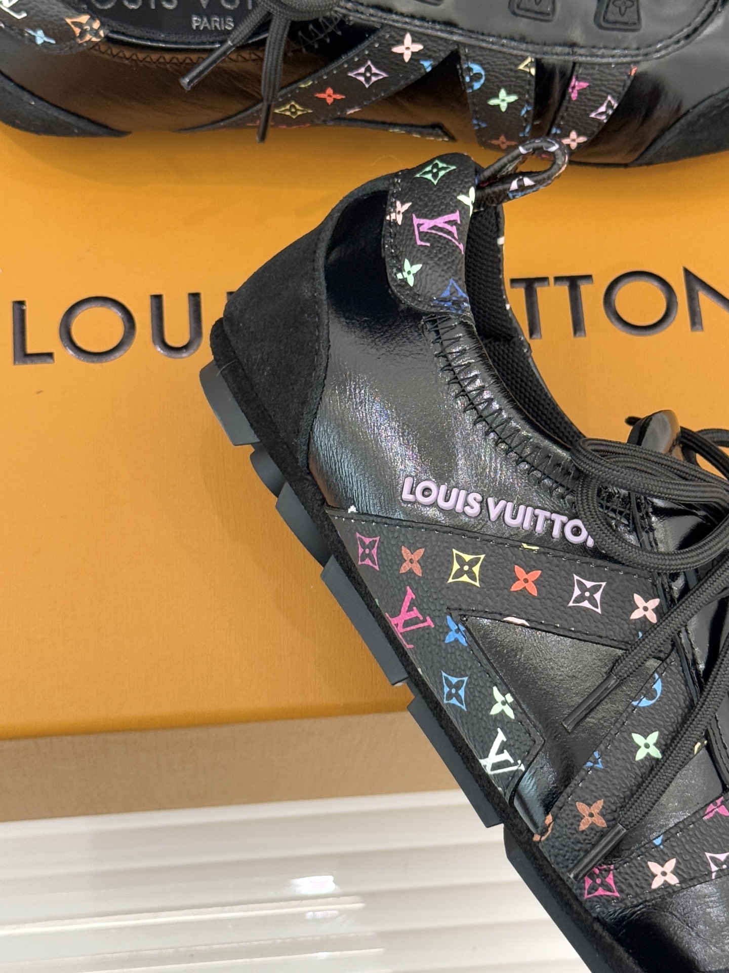 LV驴牌经典复古芭蕾舞运动鞋今年风很大的驴家芭蕾运动鞋，谁还没入手我真的会难过！作为时尚界的顶流真是拿捏