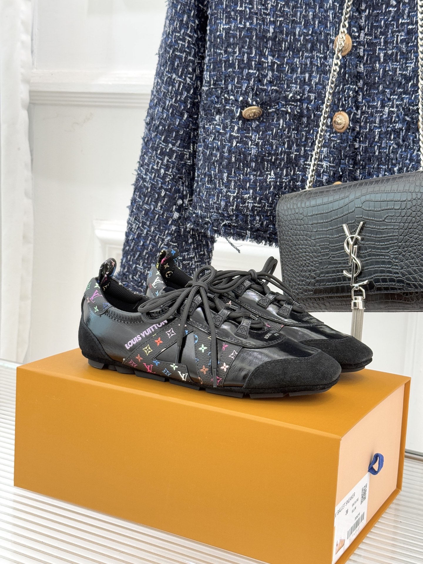 LV驴牌经典复古芭蕾舞运动鞋今年风很大的驴家芭蕾运动鞋，谁还没入手我真的会难过！作为时尚界的顶流真是拿捏