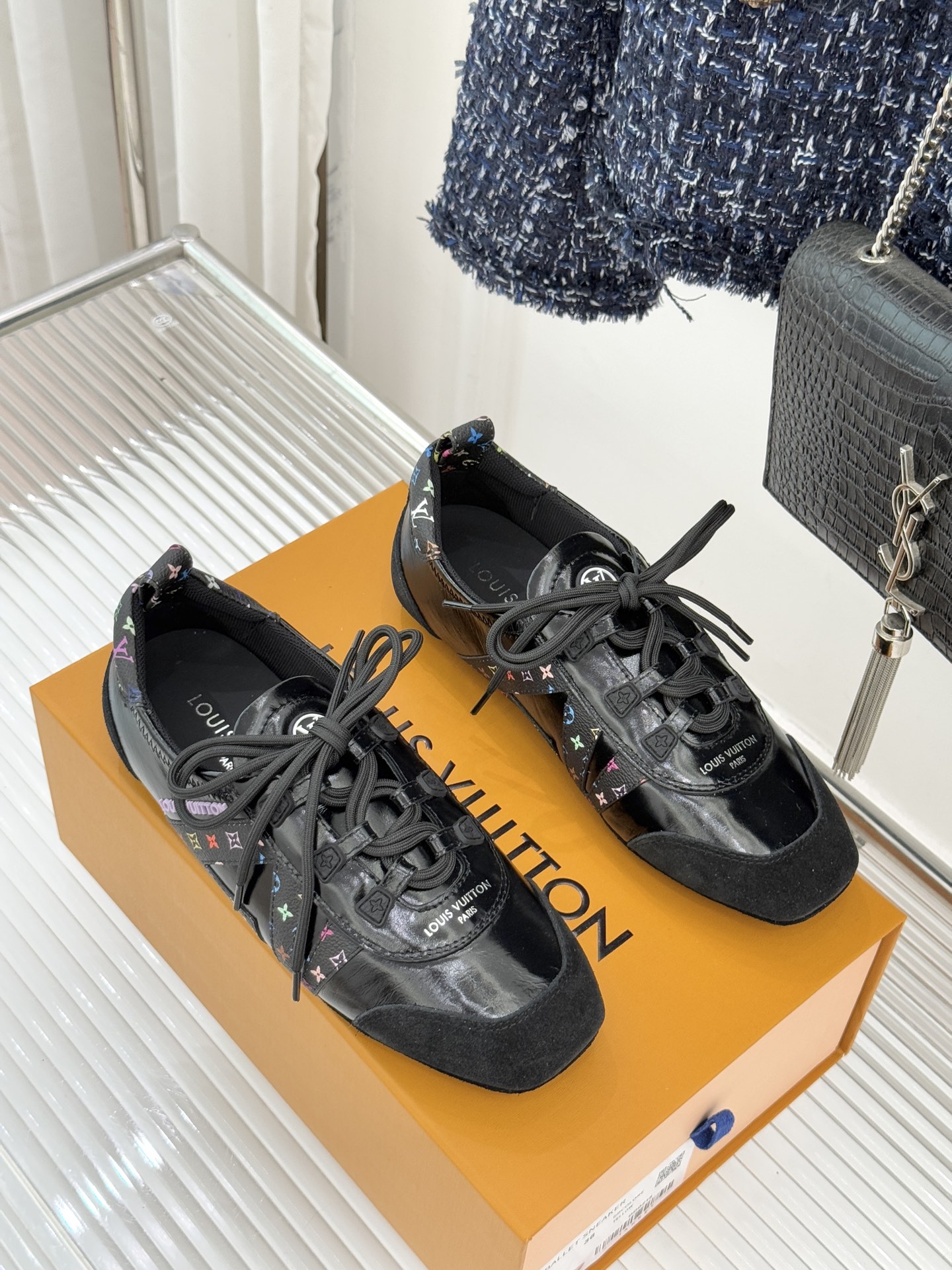 LV驴牌经典复古芭蕾舞运动鞋今年风很大的驴家芭蕾运动鞋，谁还没入手我真的会难过！作为时尚界的顶流真是拿捏