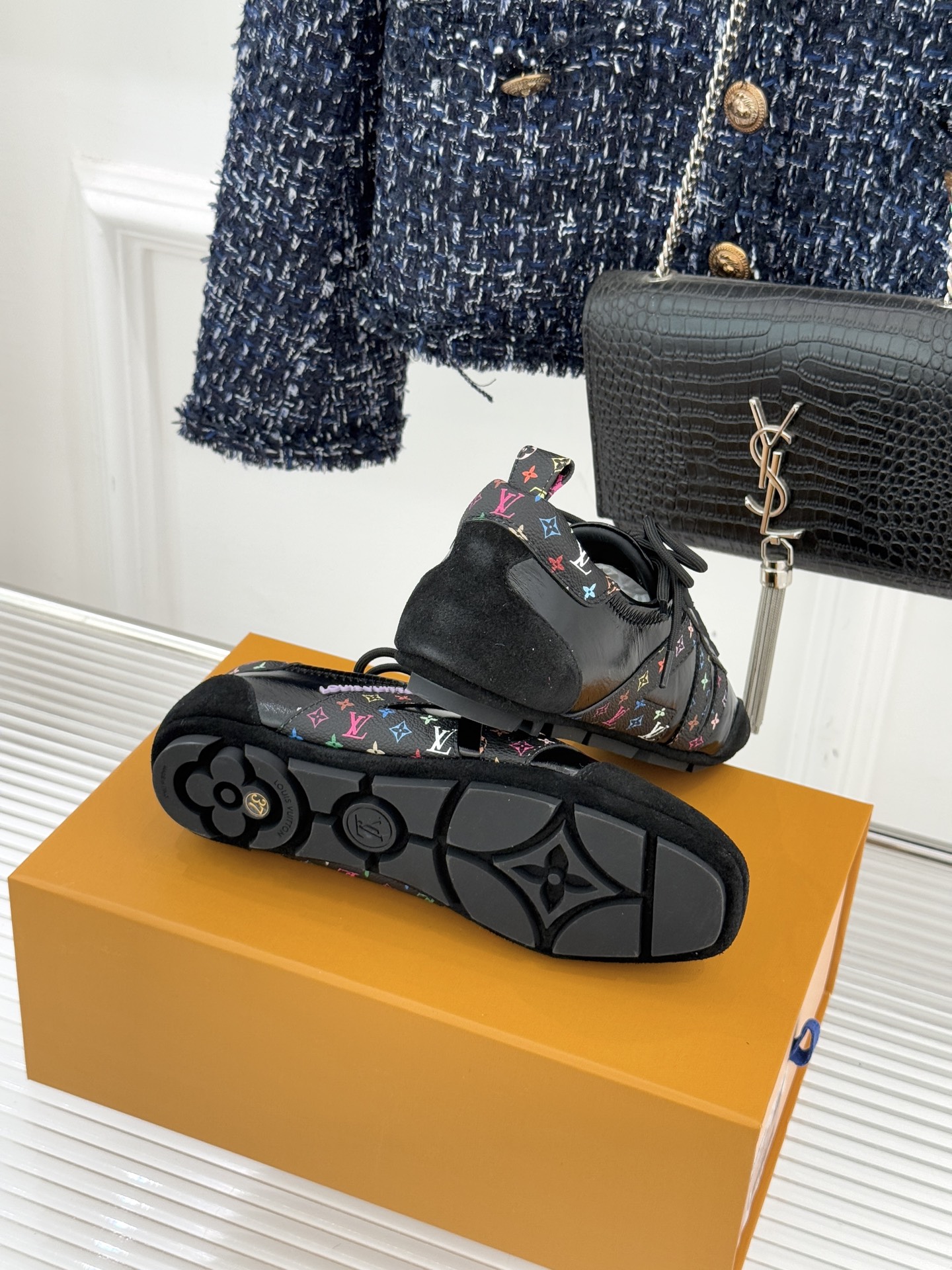 LV驴牌经典复古芭蕾舞运动鞋今年风很大的驴家芭蕾运动鞋，谁还没入手我真的会难过！作为时尚界的顶流真是拿捏