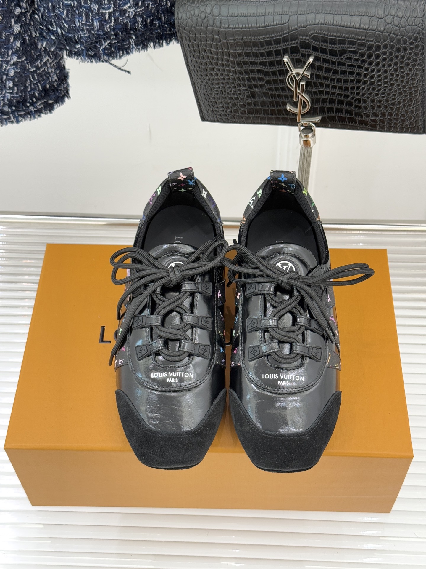 LV驴牌经典复古芭蕾舞运动鞋今年风很大的驴家芭蕾运动鞋，谁还没入手我真的会难过！作为时尚界的顶流真是拿捏