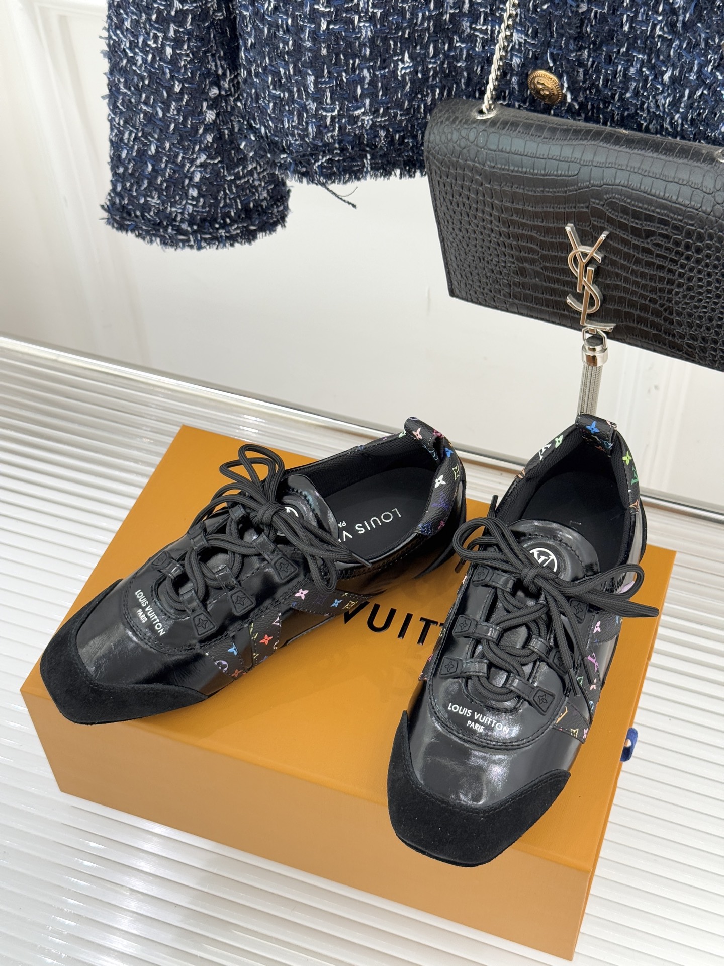 LV驴牌经典复古芭蕾舞运动鞋今年风很大的驴家芭蕾运动鞋，谁还没入手我真的会难过！作为时尚界的顶流真是拿捏