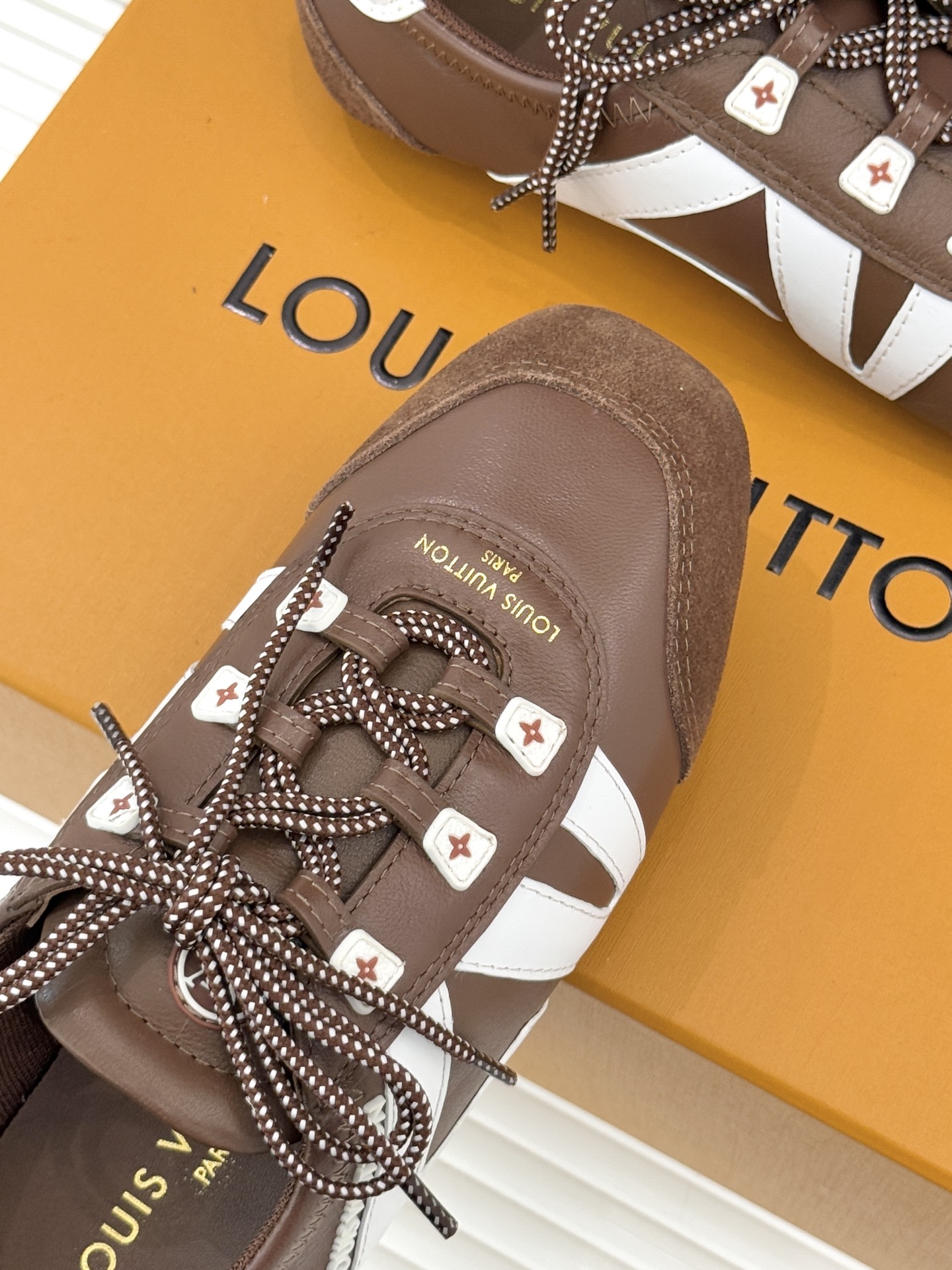 LV驴牌经典复古芭蕾舞运动鞋今年风很大的驴家芭蕾运动鞋，谁还没入手我真的会难过！作为时尚界的顶流真是拿捏