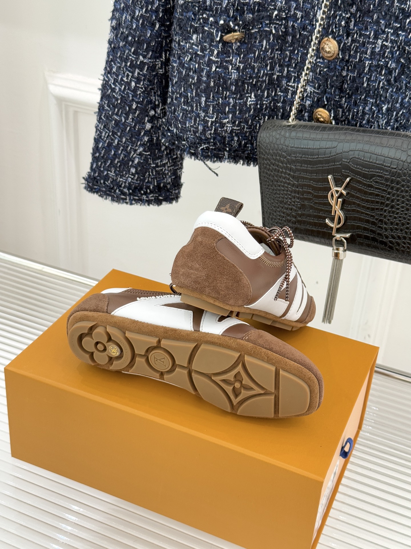 LV驴牌经典复古芭蕾舞运动鞋今年风很大的驴家芭蕾运动鞋，谁还没入手我真的会难过！作为时尚界的顶流真是拿捏