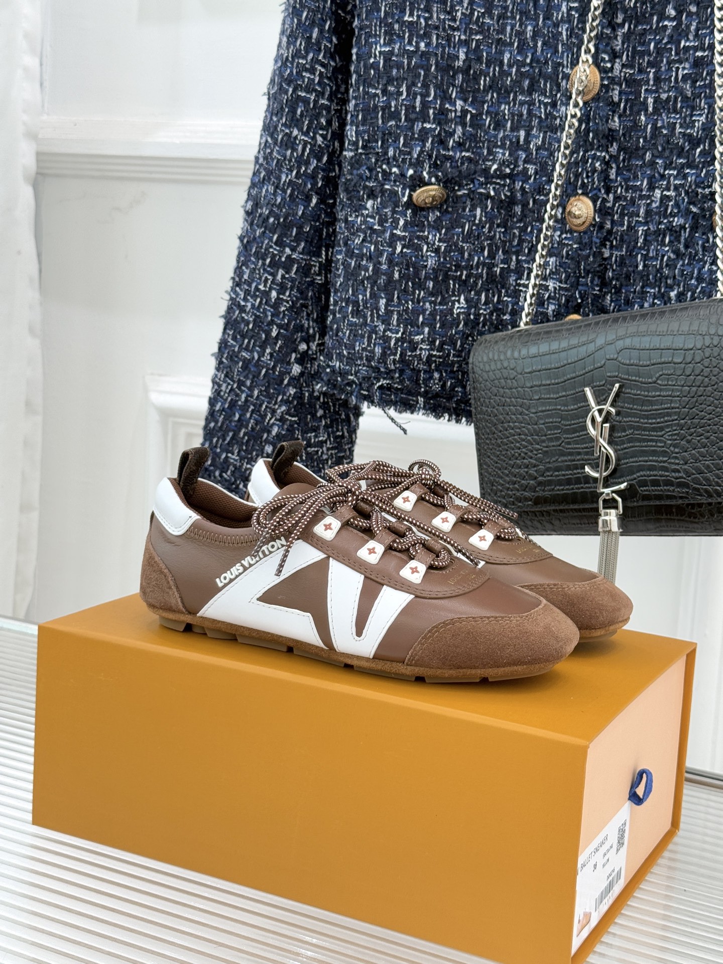 LV驴牌经典复古芭蕾舞运动鞋今年风很大的驴家芭蕾运动鞋，谁还没入手我真的会难过！作为时尚界的顶流真是拿捏