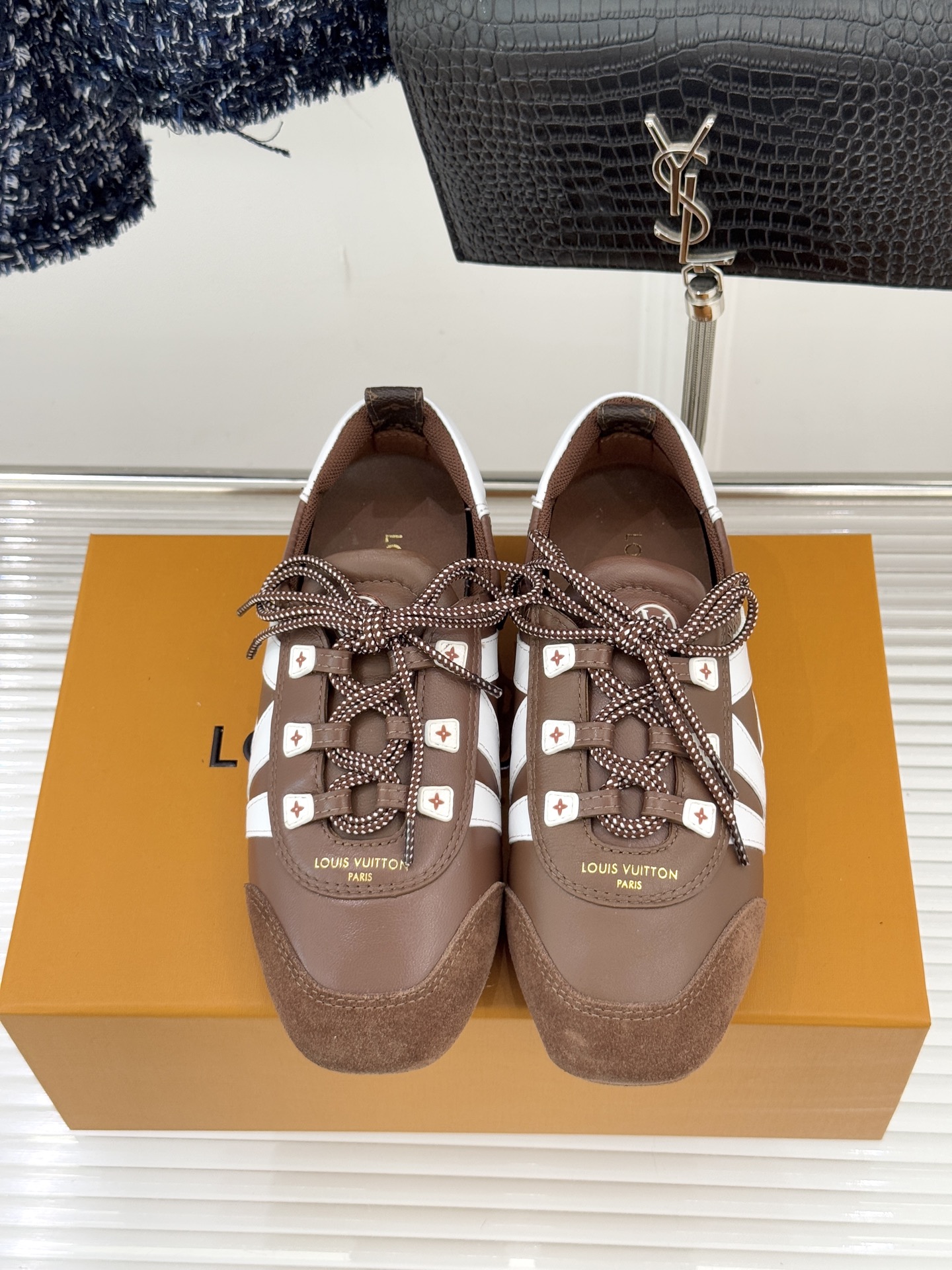 LV驴牌经典复古芭蕾舞运动鞋今年风很大的驴家芭蕾运动鞋，谁还没入手我真的会难过！作为时尚界的顶流真是拿捏