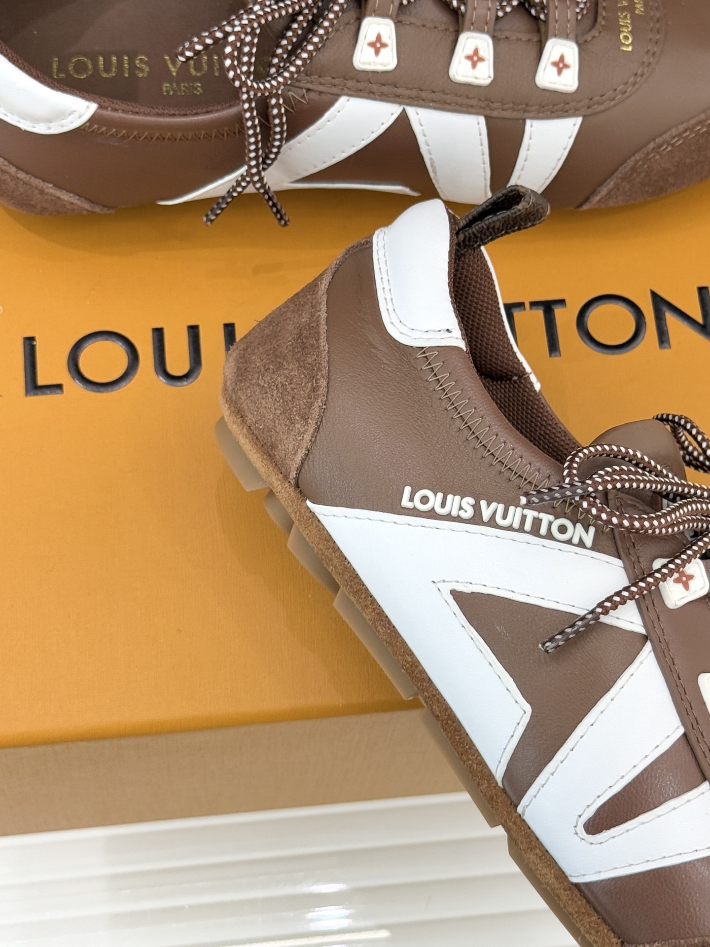 LV驴牌经典复古芭蕾舞运动鞋今年风很大的驴家芭蕾运动鞋，谁还没入手我真的会难过！作为时尚界的顶流真是拿捏