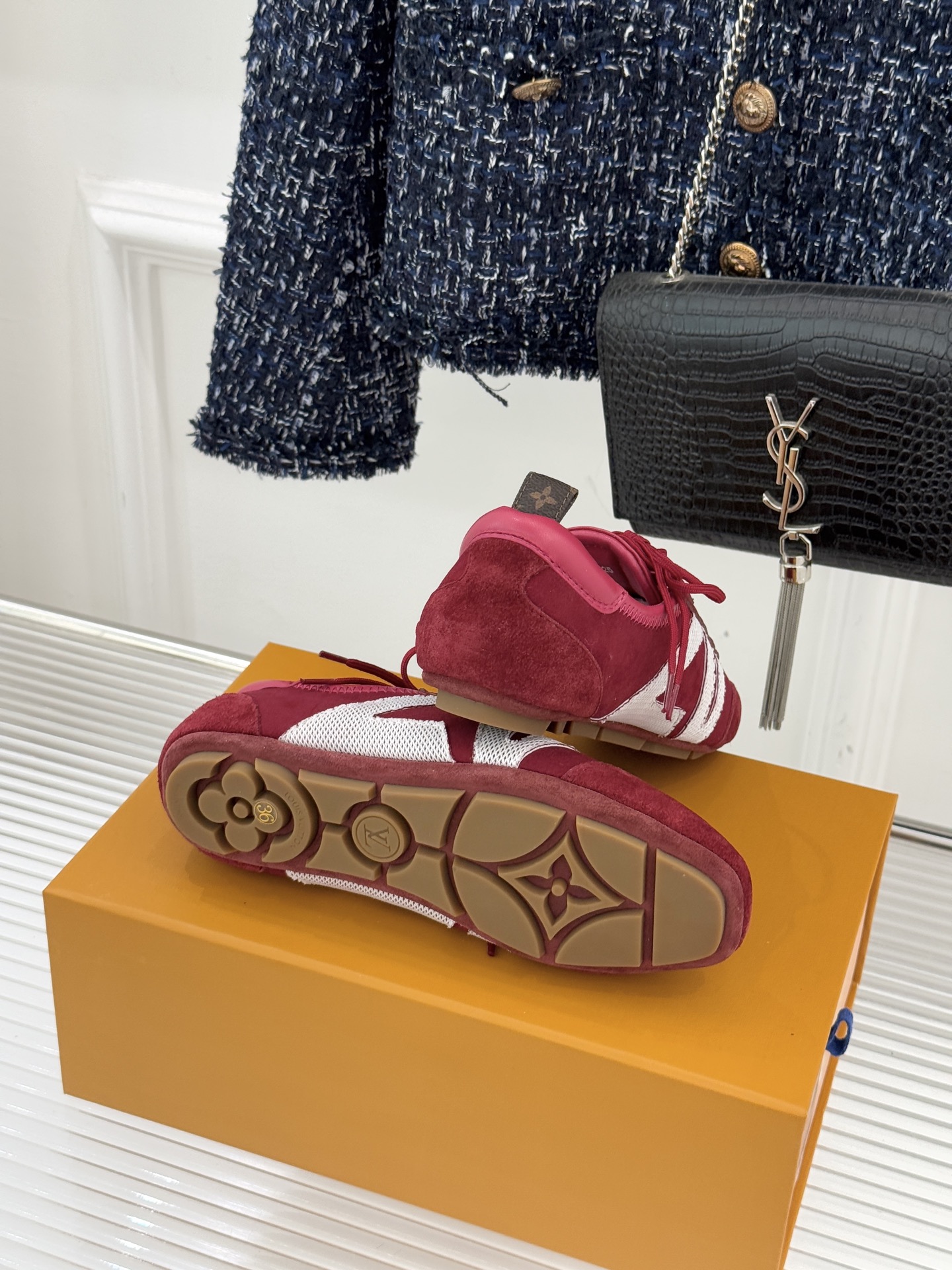 LV驴牌经典复古芭蕾舞运动鞋今年风很大的驴家芭蕾运动鞋，谁还没入手我真的会难过！作为时尚界的顶流真是拿捏