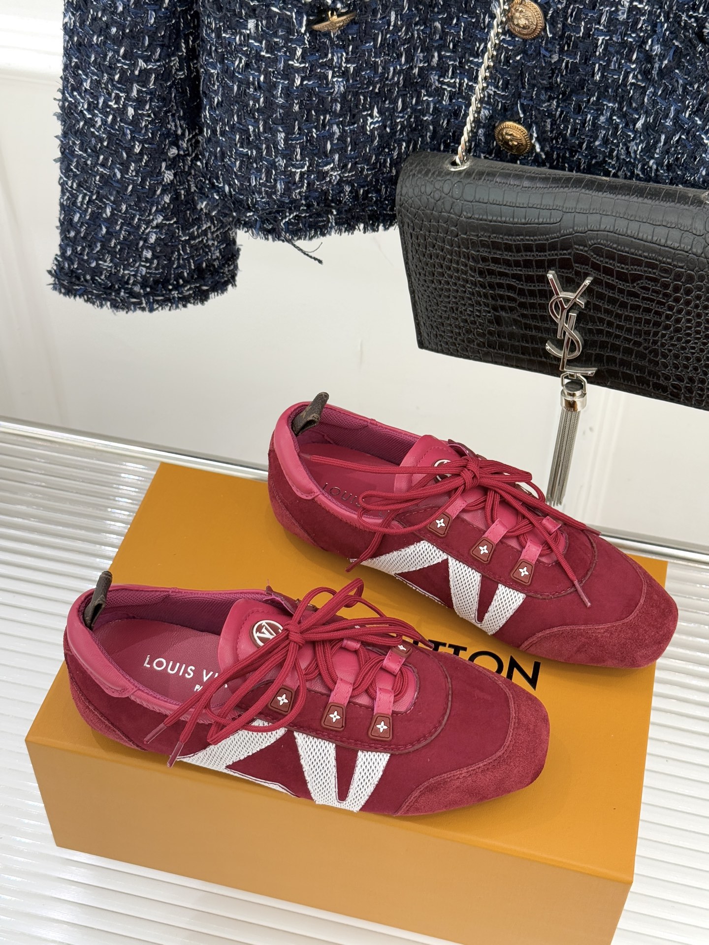 LV驴牌经典复古芭蕾舞运动鞋今年风很大的驴家芭蕾运动鞋，谁还没入手我真的会难过！作为时尚界的顶流真是拿捏