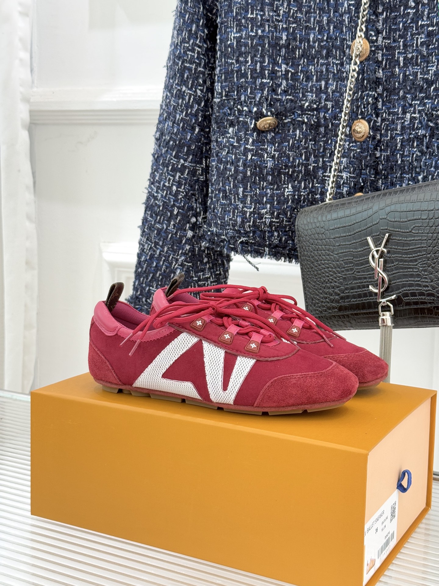 LV驴牌经典复古芭蕾舞运动鞋今年风很大的驴家芭蕾运动鞋，谁还没入手我真的会难过！作为时尚界的顶流真是拿捏