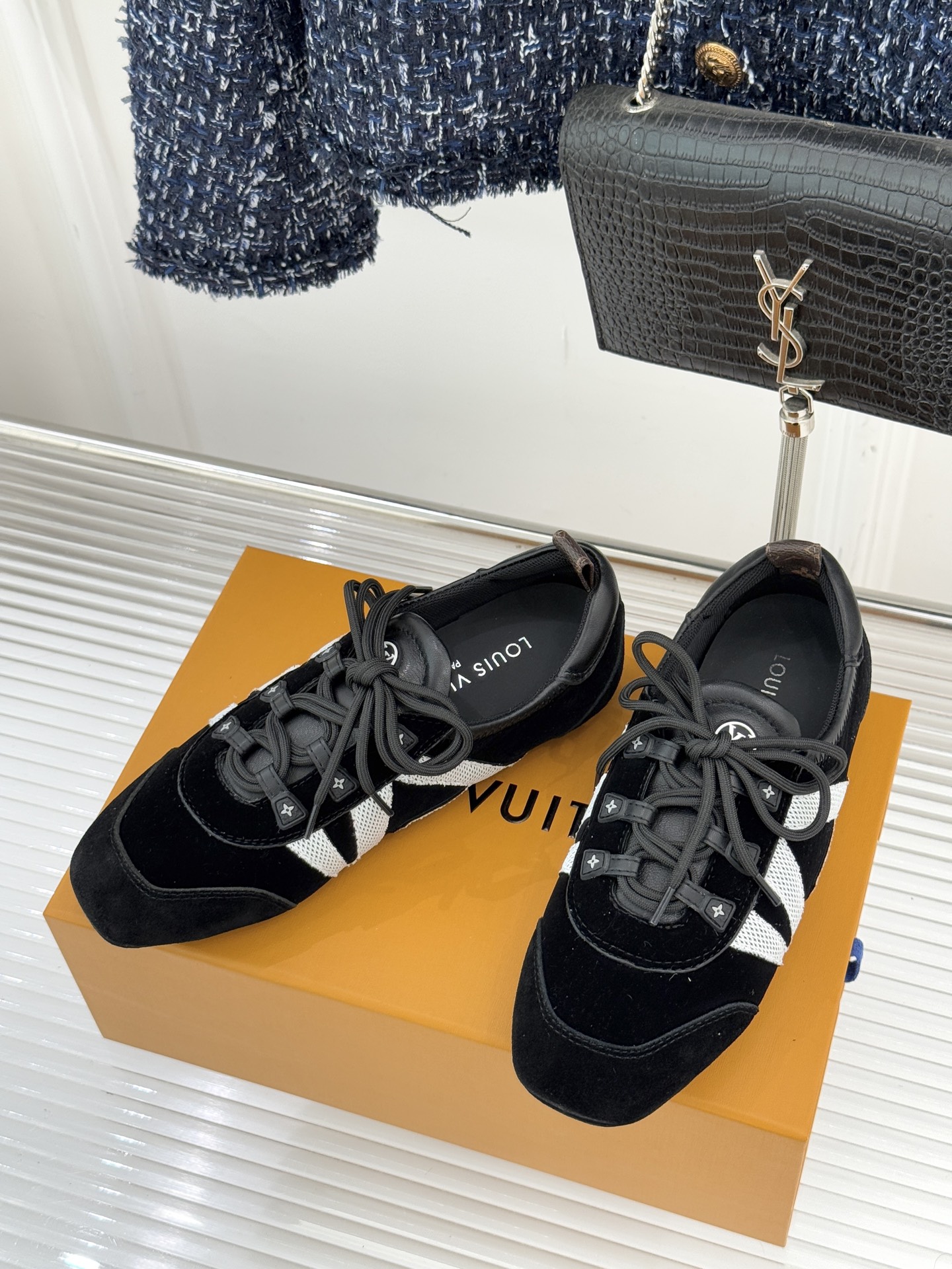 LV驴牌经典复古芭蕾舞运动鞋今年风很大的驴家芭蕾运动鞋，谁还没入手我真的会难过！作为时尚界的顶流真是拿捏