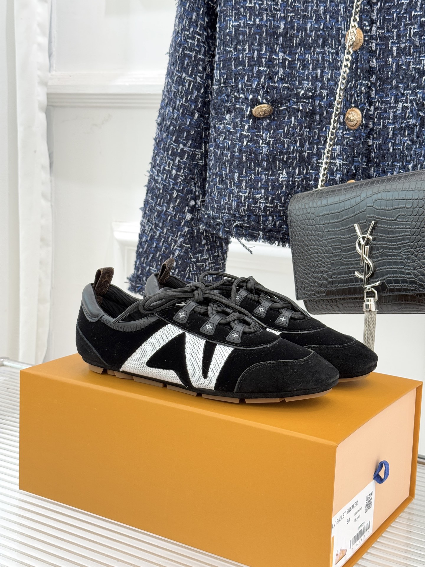 LV驴牌经典复古芭蕾舞运动鞋今年风很大的驴家芭蕾运动鞋，谁还没入手我真的会难过！作为时尚界的顶流真是拿捏