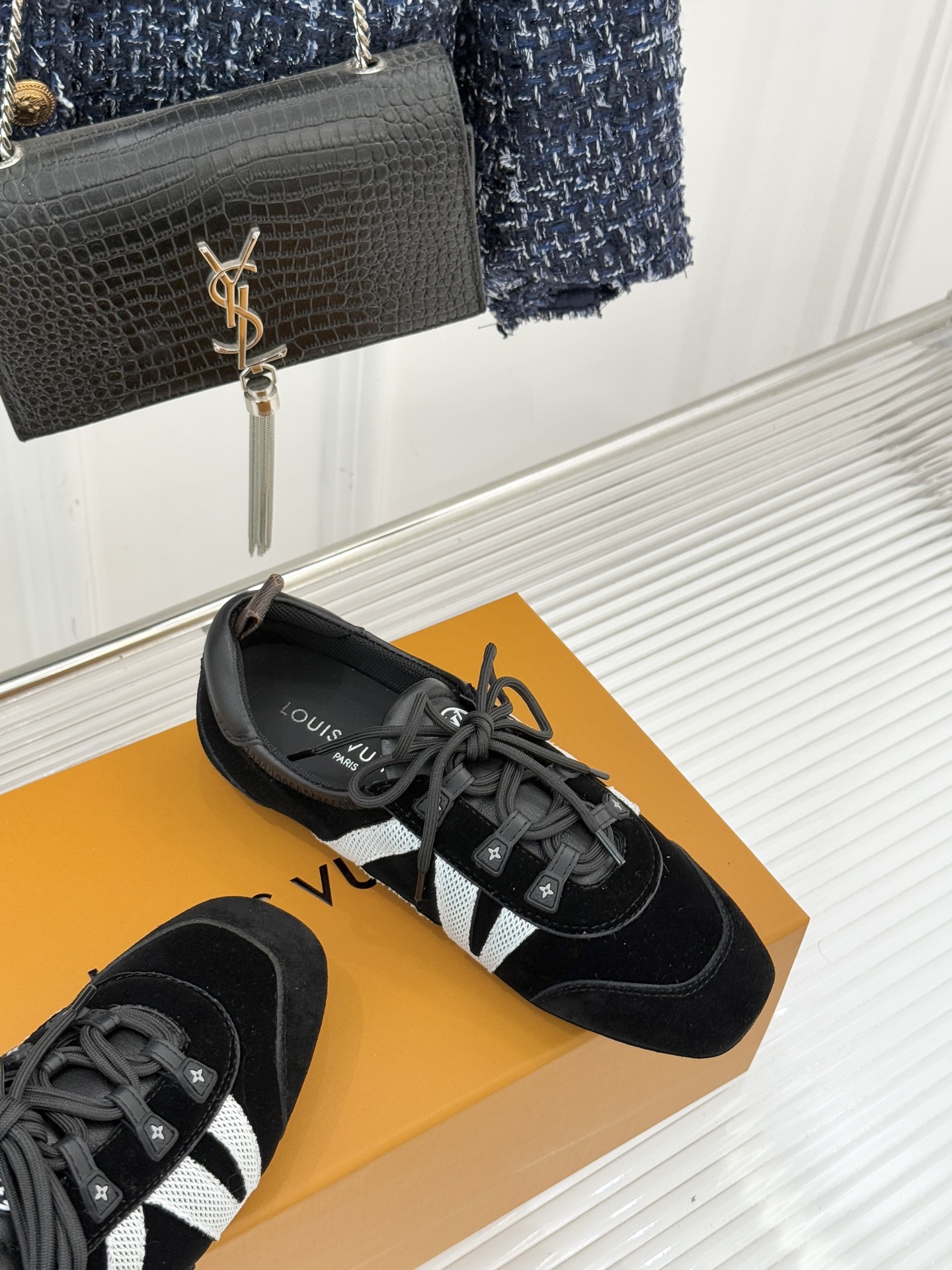 LV驴牌经典复古芭蕾舞运动鞋今年风很大的驴家芭蕾运动鞋，谁还没入手我真的会难过！作为时尚界的顶流真是拿捏