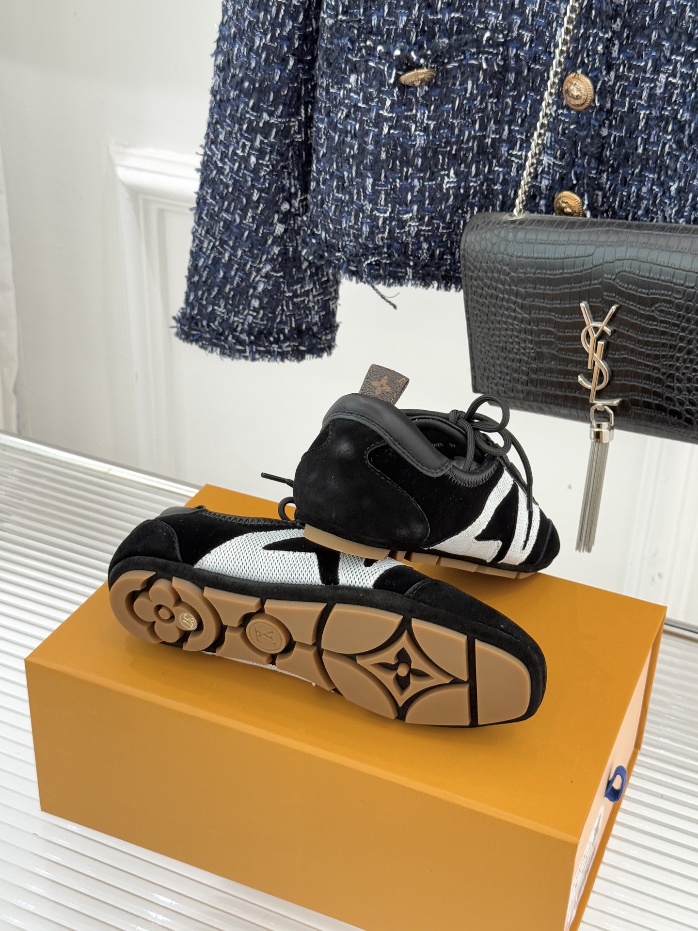 LV驴牌经典复古芭蕾舞运动鞋今年风很大的驴家芭蕾运动鞋，谁还没入手我真的会难过！作为时尚界的顶流真是拿捏