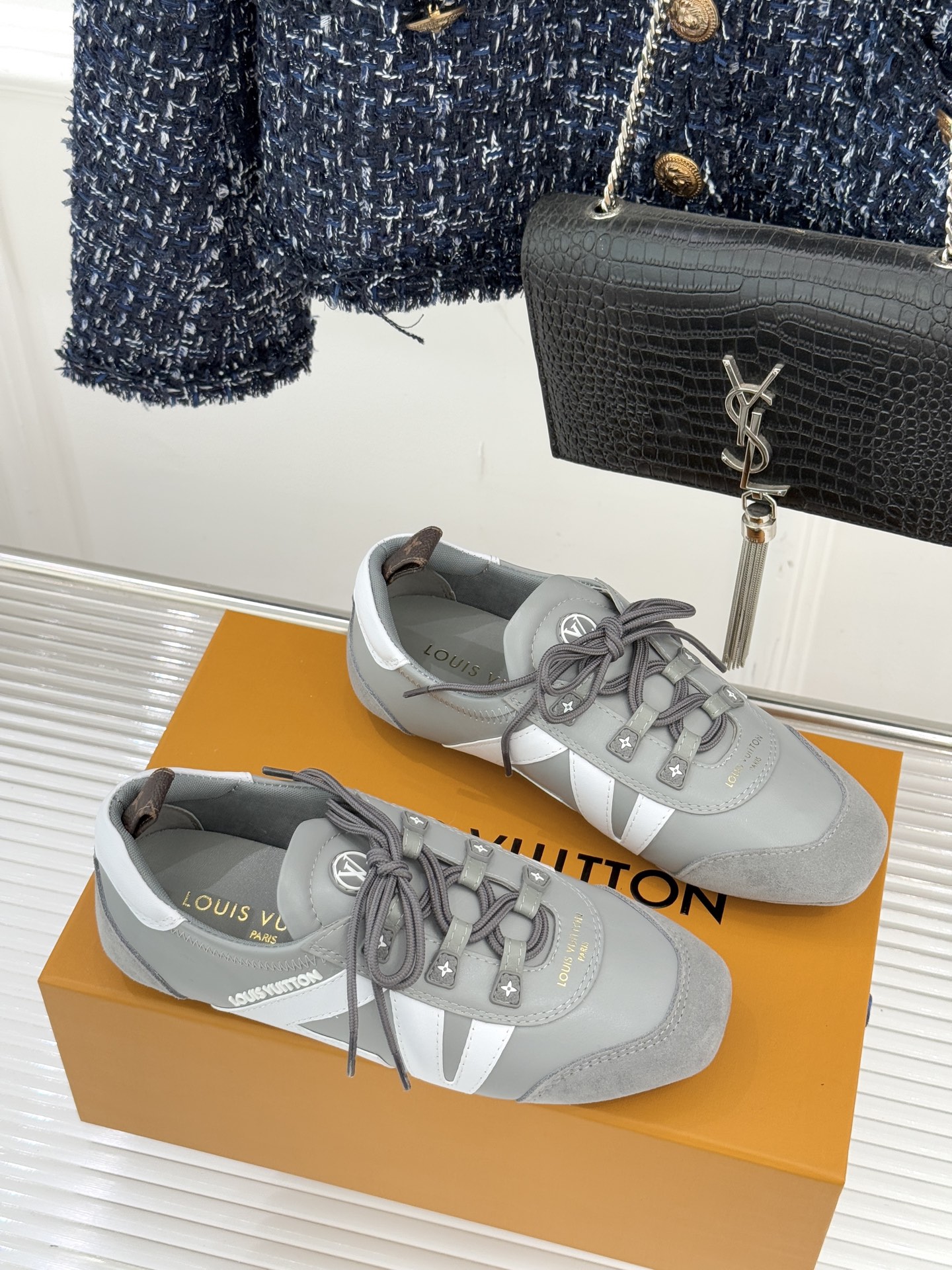 LV驴牌经典复古芭蕾舞运动鞋今年风很大的驴家芭蕾运动鞋，谁还没入手我真的会难过！作为时尚界的顶流真是拿捏