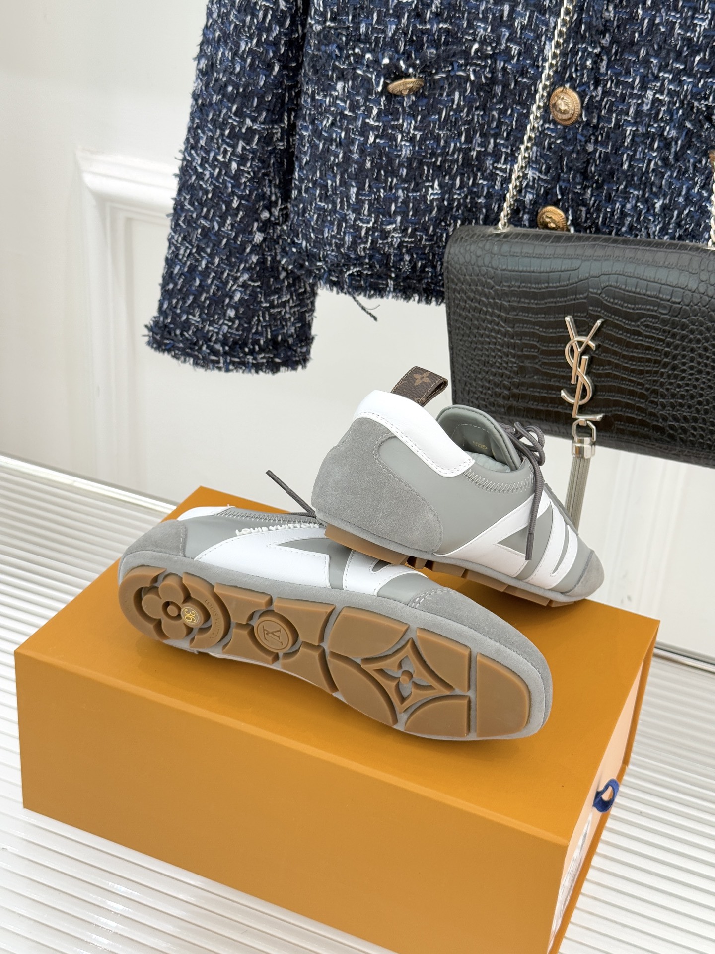 LV驴牌经典复古芭蕾舞运动鞋今年风很大的驴家芭蕾运动鞋，谁还没入手我真的会难过！作为时尚界的顶流真是拿捏