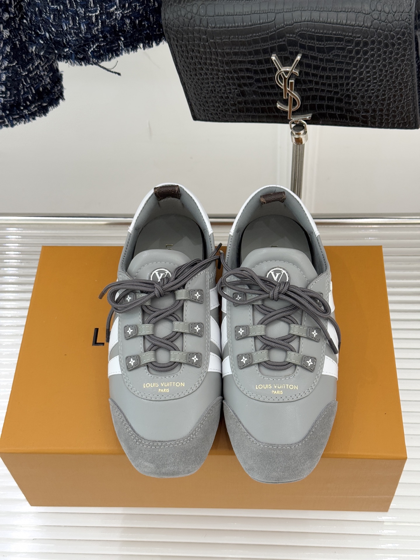 LV驴牌经典复古芭蕾舞运动鞋今年风很大的驴家芭蕾运动鞋，谁还没入手我真的会难过！作为时尚界的顶流真是拿捏